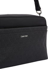Calvin Klein Damaxelväska Must Kameraväska Mono Bred axelrem, Svart (Ck Black), Livsstorlek Damväskor Naty Shop