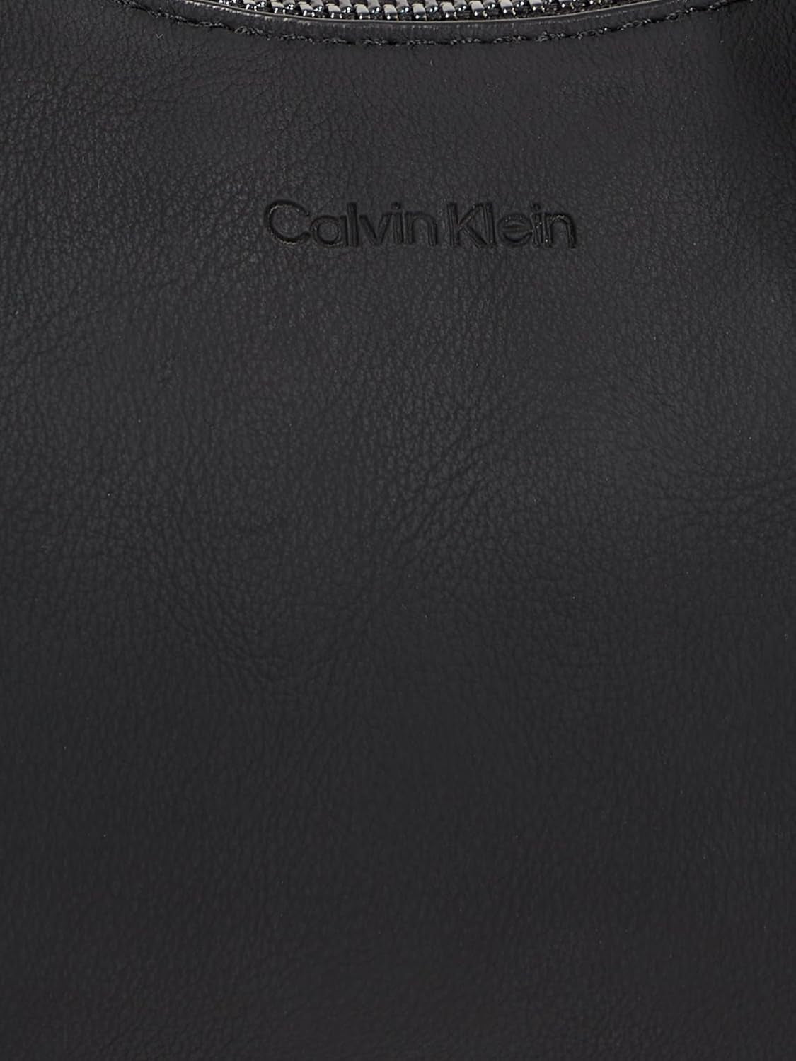 Calvin Klein Crossbody Klein Dragkedja Axelväska, Svart (Ck Svart), Naturlig storlek Damväskor Naty Shop