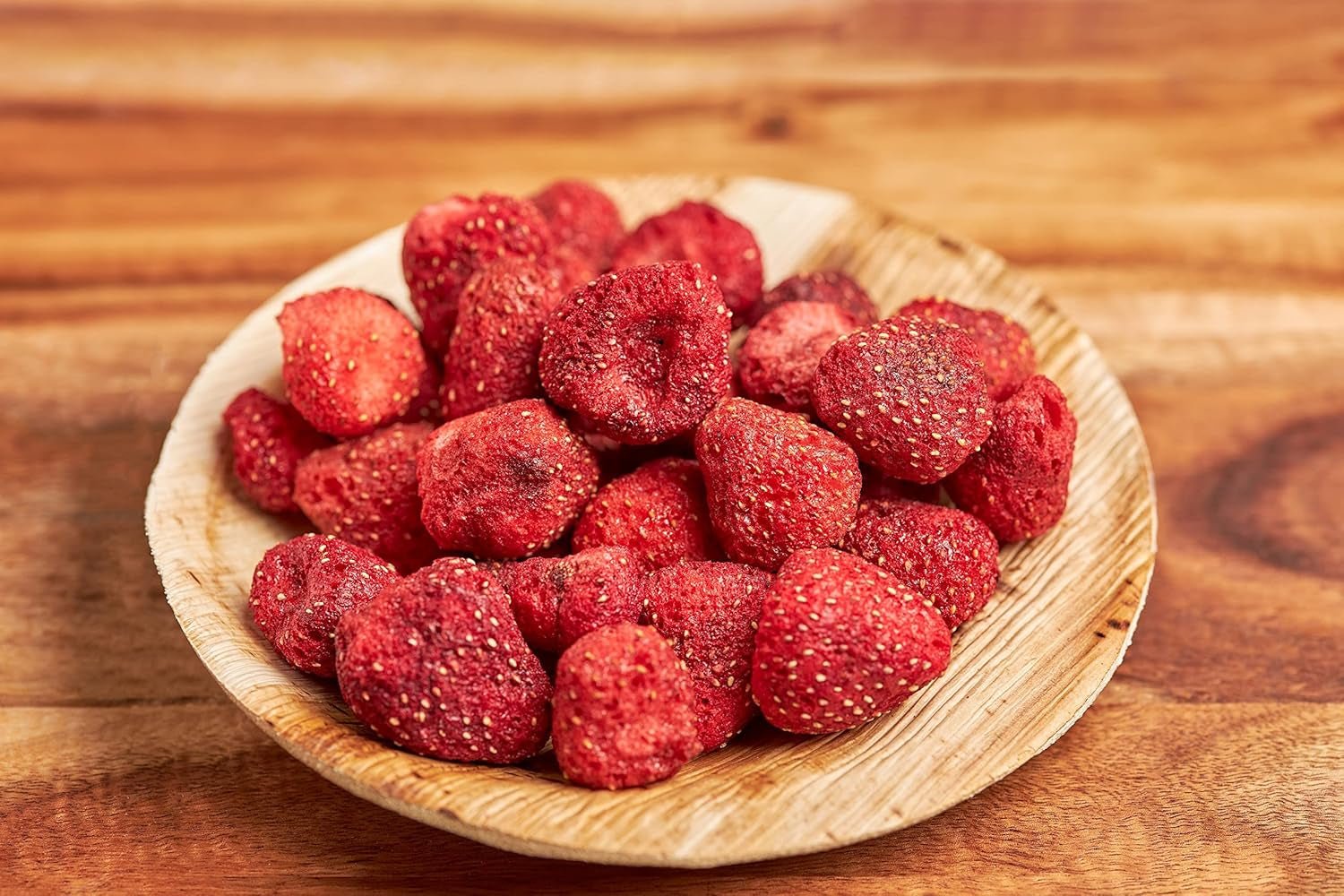 Frystorkade hela jordgubbar 100g - Frystorkade frukter - Frystorkade torkade frukter - Torkade jordgubbar - Perfekt för att baka, dekorera tårtor, snacks, müsli och desserter Torkade produkter Naty Shop