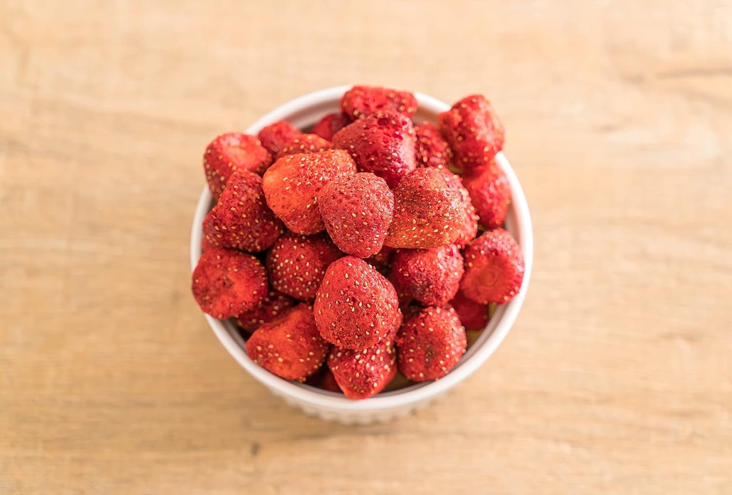 Frystorkade hela jordgubbar 100g - Frystorkade frukter - Frystorkade torkade frukter - Torkade jordgubbar - Perfekt för att baka, dekorera tårtor, snacks, müsli och desserter Torkade produkter Naty Shop