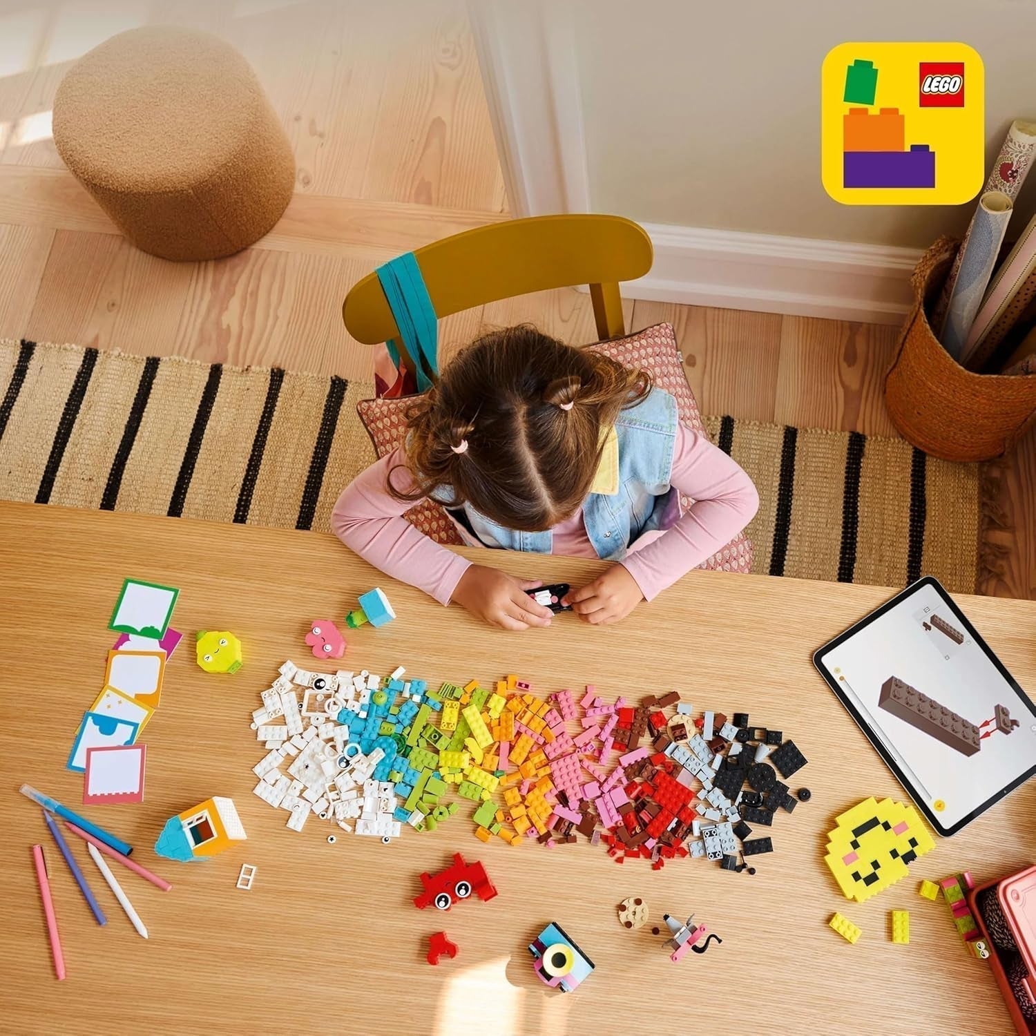 LEGO Classic Creative Fun Box, färgglada byggstenar för fantasifulla rollspel, Byggset för nybörjare, Leksaker för flickor och pojkar från 5 år, Återbyggbara modeller 11042 Byggset Besuche den LEGO-Store