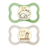 MAM Air Nattnapp 6-16 månader (2-pack) MAM-napp 6-16 månader, glöd i mörkret för känslig hud, babytillbehör 2-pack med silikonnapp och napphållare, neutral/grön