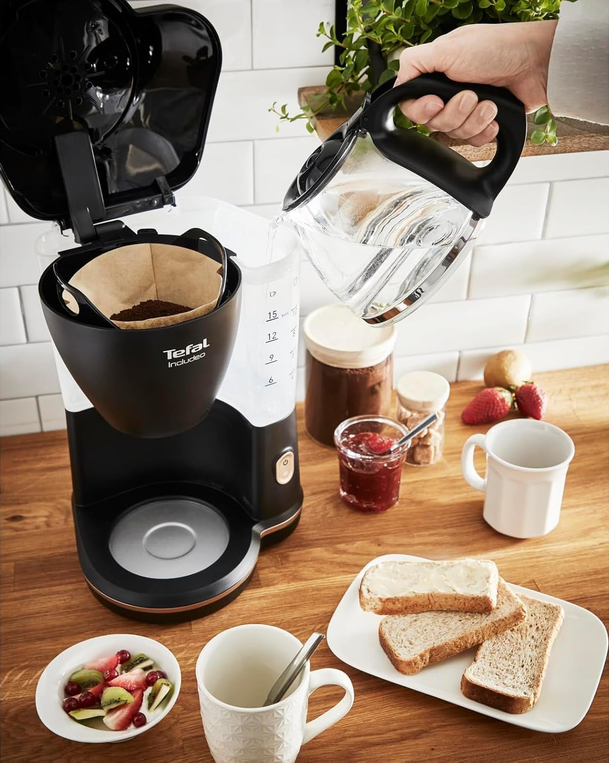 Tefal Includeo Filter Espressomaskin, Espressomaskin Extremt lätt att använda, Lämplig för höger- och vänsterhänta användare, Automatisk locköppning, 1,25 L, 10 till 15 koppar, CM533811