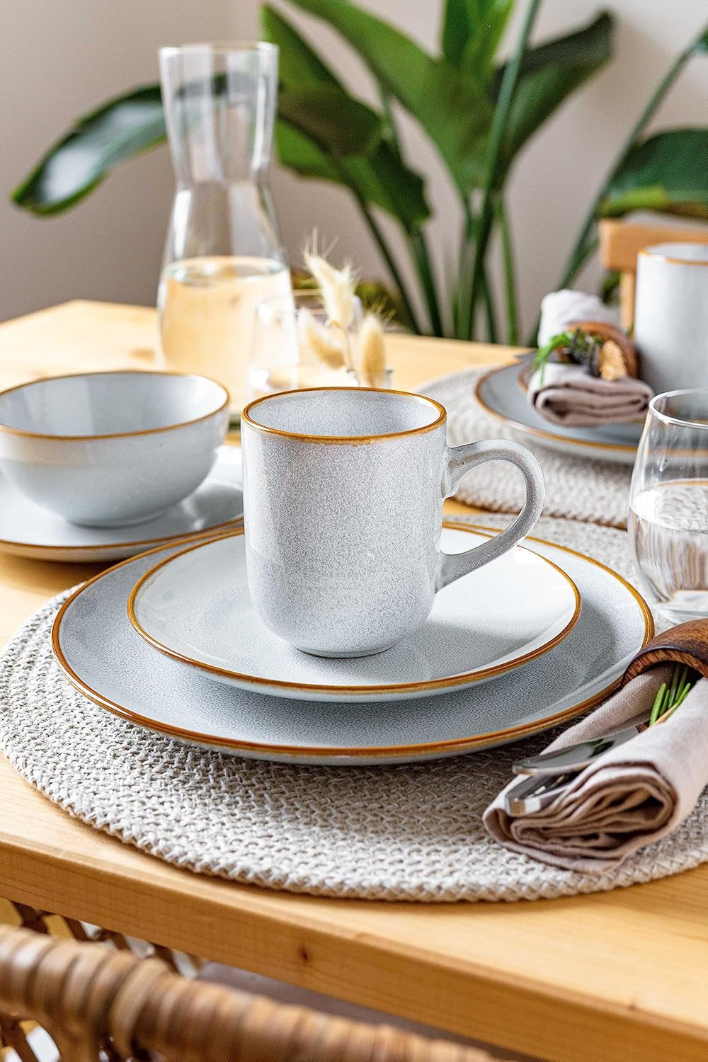 MÄSER Mabella, Vintage servisset för 4, 20-delars kombinationsservice med förfinad reaktiv glasyr och fin brun kant, Stengods, Grå-Beige