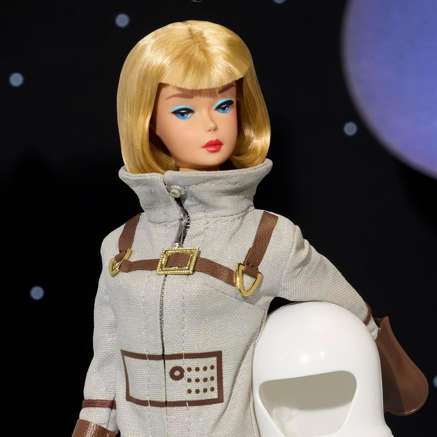 Mattel Barbie Miss Astronaut samlardocka med silverdräkt, rymdstövlar och hjälmtillbehör, vintagereproduktion av 1965 original, JBJ48 Naty Shop Dolls