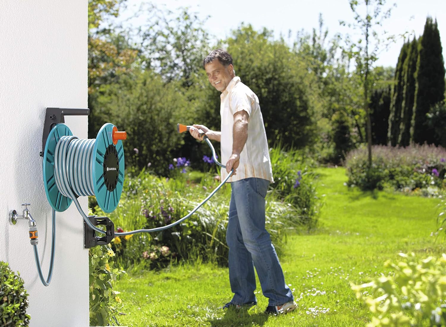 Gardena Classic 60 väggslangupprullare med slangstyrrulle: För enkel väggmontering, med anti-droppsystem, vinklad anslutning, stor kapacitet, platsbesparande (2650-88)
