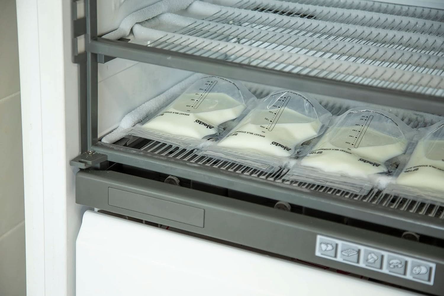 BF100 Förvaringspåse för bröstmjölk - Påse för bröstmjölk - kapacitet 220 Ml - 100 stycken - Transparent mat och amningstillbehör Bebe Naty Shop