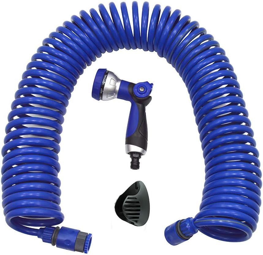 590078 – Spiralslangsats, blå, 15 meter (diameter 9 mm) + multifunktionspistol med 8 munstycken + automatisk invändig gänga med ¾-½ adapter + 2 snabbkopplingar + upphängningsfäste