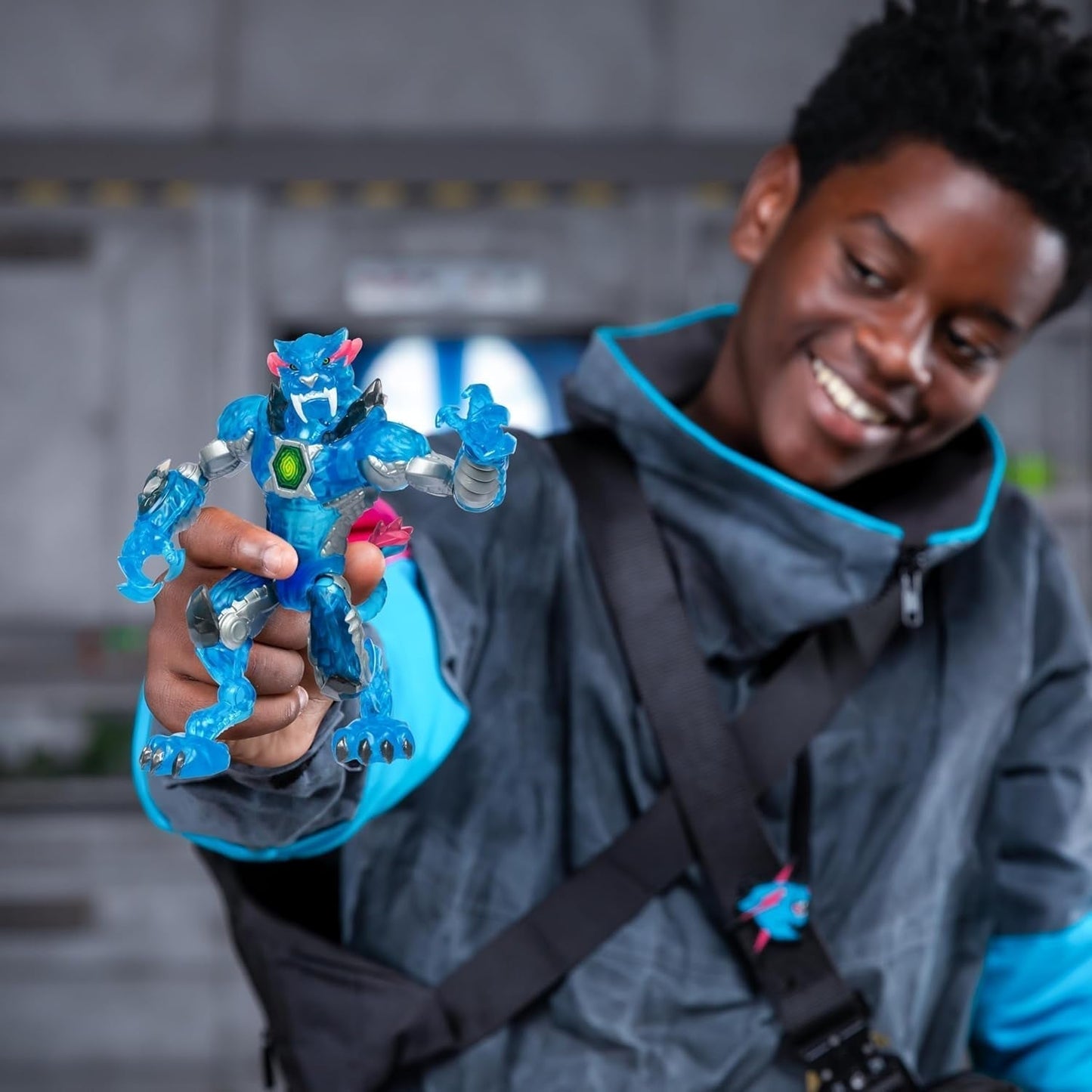 Flyttar; Flytta det ultimata odjuret. Upplev och skapa actionfiguren Stealth Panther från Mrbeast. 3 att samla, Iconic Panther, Stealth Panther, Metallic Panther Actionfigurer Naty Shop