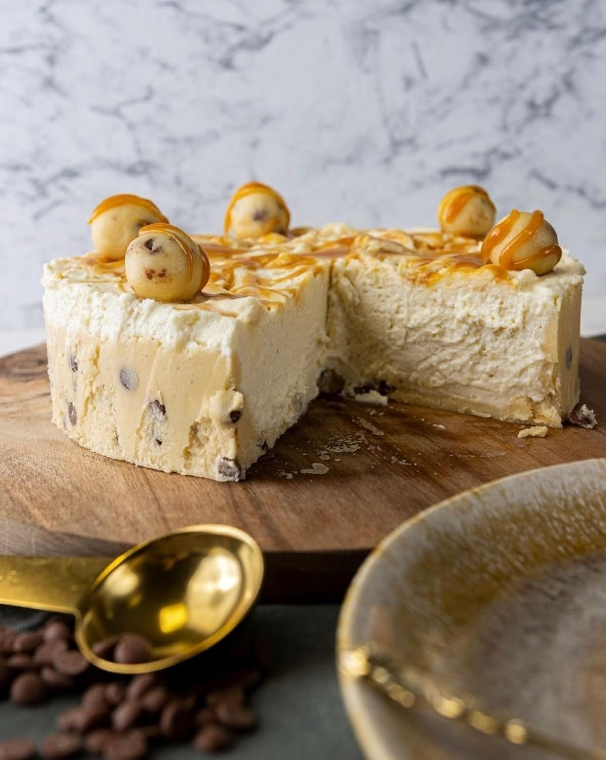 RUF Cookie Dough Cake Ohne Backen, Tortenboden Aus Keksteig Mit Frischkäse-Creme Und Schokoladenstückchen, Inkl. Kuchenform, 1X325G Blandning för bakning och matlagning Naty Shop