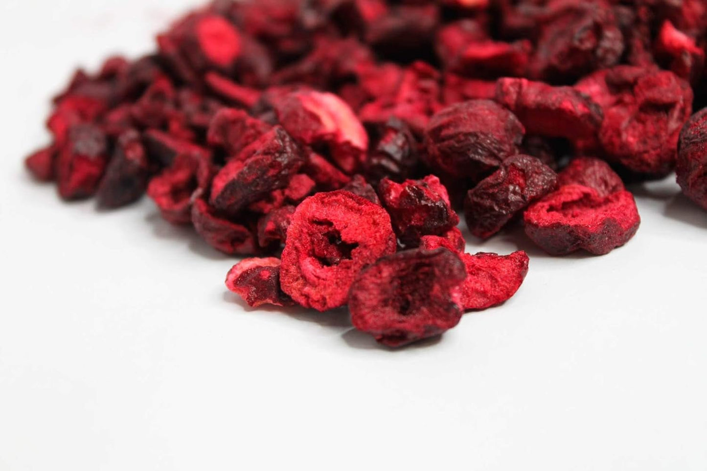 Frystorkade körsbär 100g - Frystorkade bittra körsbär - Frystorkade torkade frukter - Skivade torkade bittra körsbär - Perfekt för bakning, dekoration, müsli och desserter Torkade produkter Naty Shop