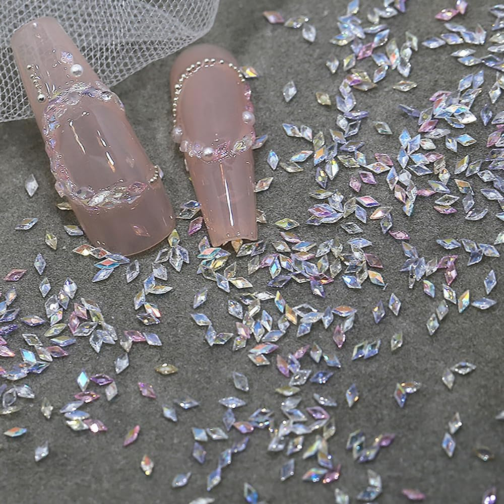 50st Liten Zirconia Rhombus Glitter Nagelstenar Nyckelringar Blandade Färger Glittrande Strass Nagelberlocker Mini Rhombus Nagelkristaller Diamantnaglar Strass Nagelberlocker Nageltillbehör Nagelkonst