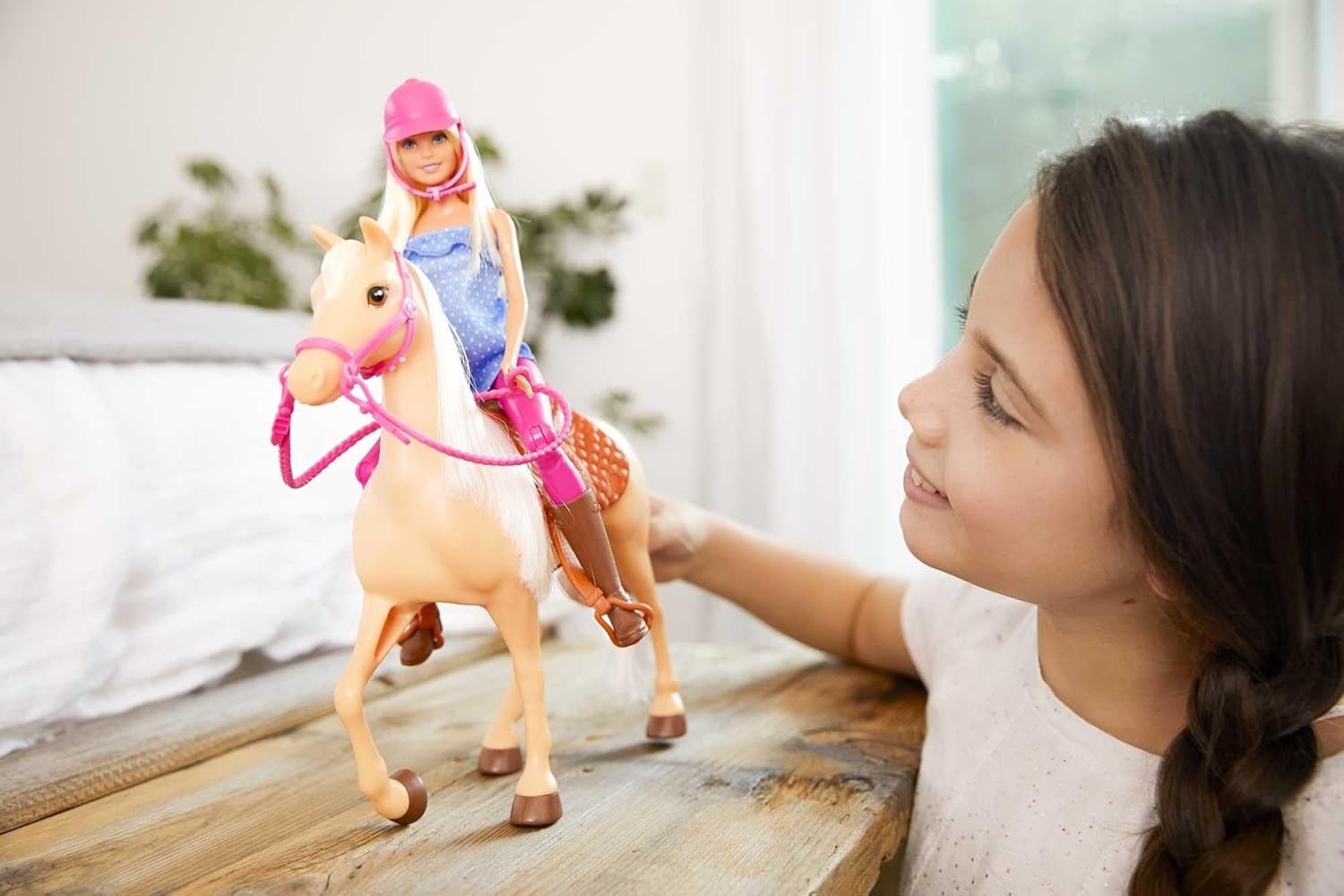 Barbiedocka och hästleksak, ridtillbehör, innehåller 1 docka och 1 häst, lämplig som present till barn från 3 år och uppåt, FXH13