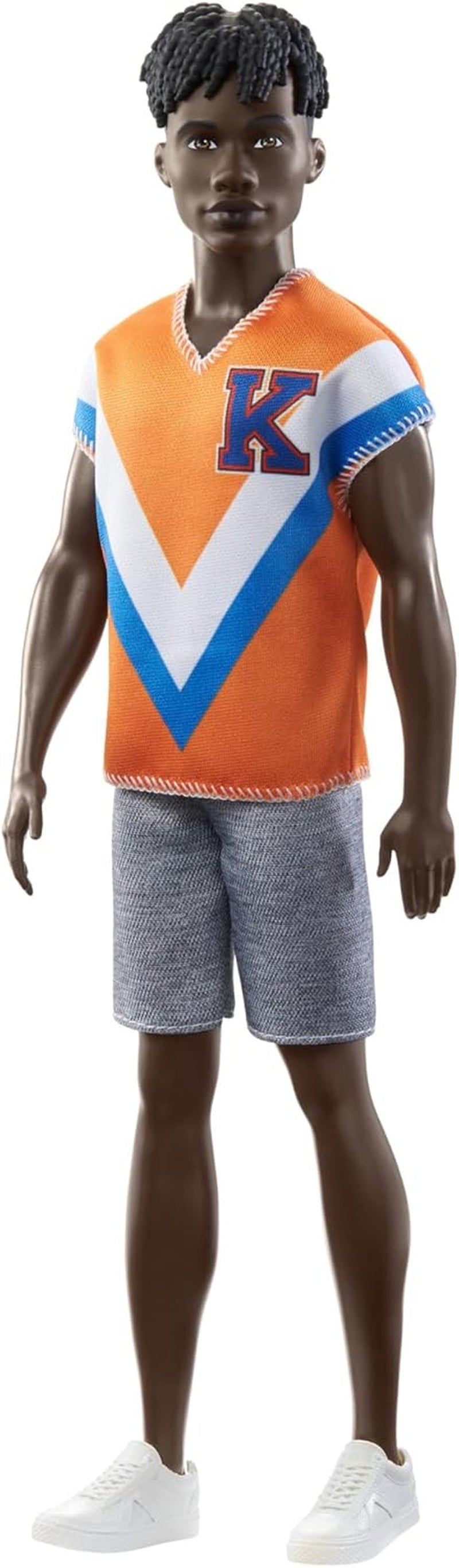 Barbie Ken Fashionistas Doll - T-shirt med kaktus och palmtryck, vita shorts och sneakers, perfekt för äventyr med vänner och promenader i staden, för barn från 3 år och uppåt, HJT10 Naty Shop Dolls 0