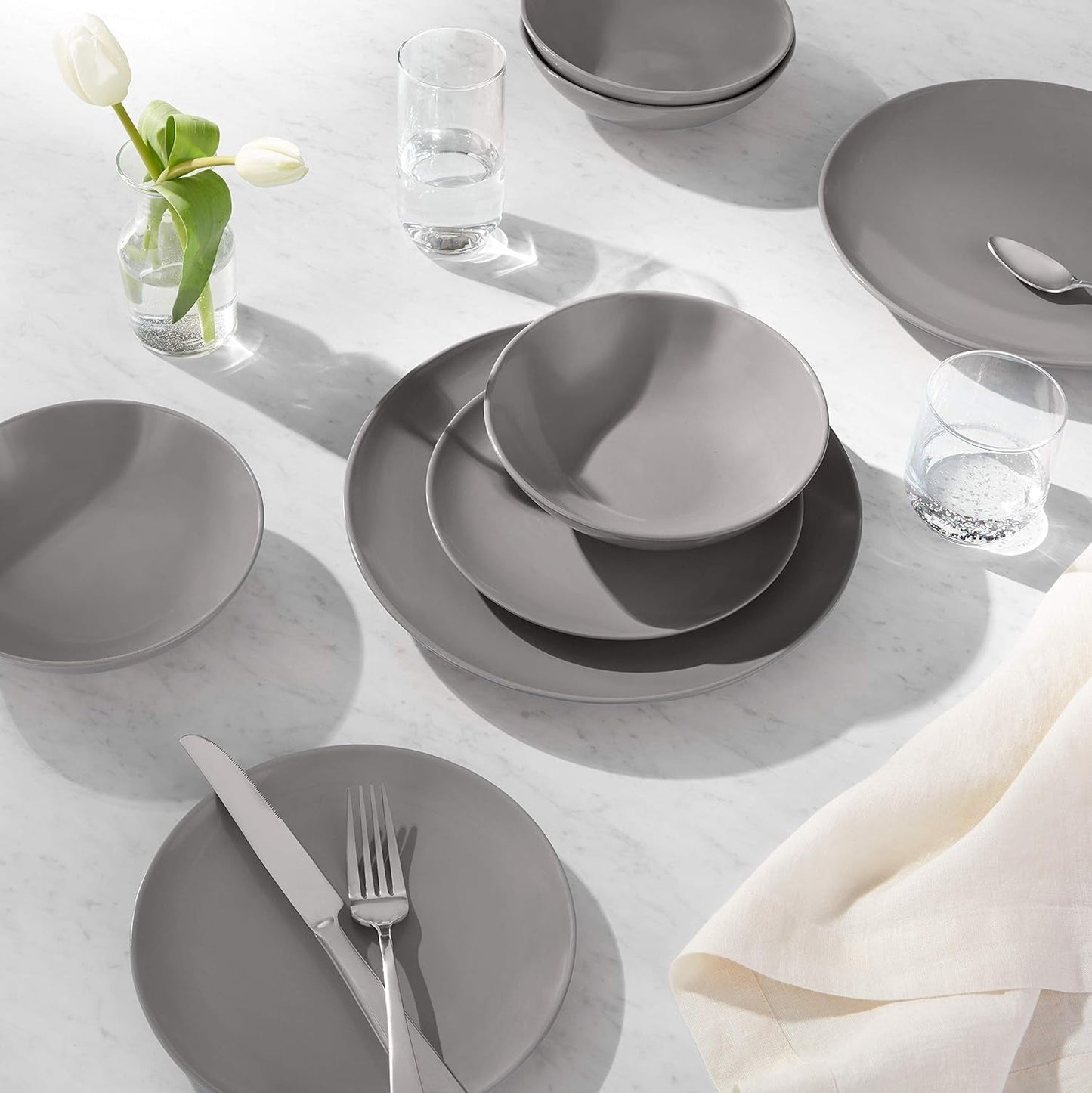 Amazon Basics 18-delade Smoky Grey 6-Serve Stoneware Dinerware Set