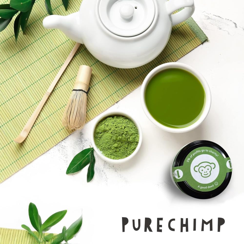 Purechimp Matcha-pulver av ceremoniell kvalitet 50 g. 100 % ren nyansodlat tepulver för lattes, infusioner och recept. Återvinningsbar burk. Rik på antioxidanter.
