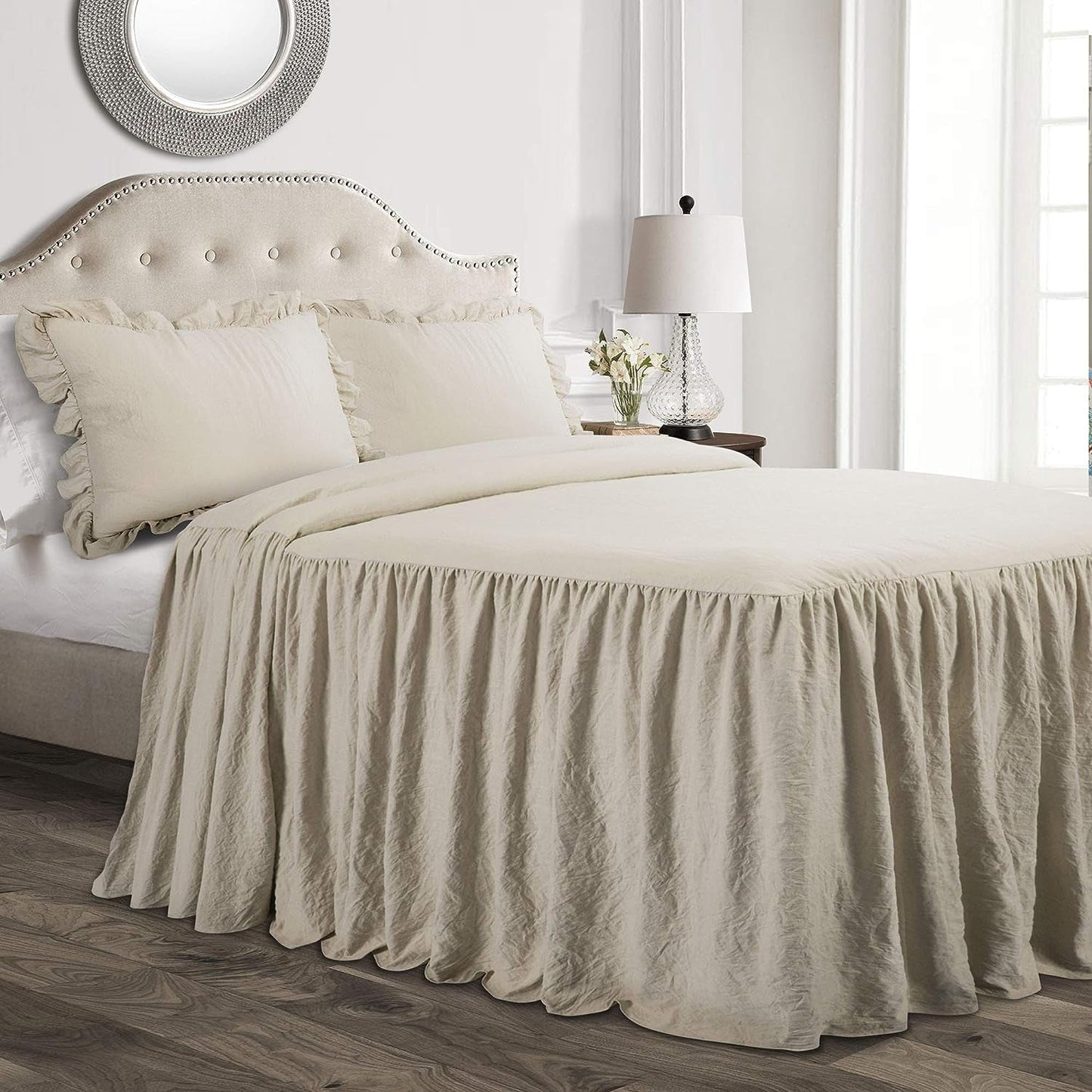 Lush Decor Volanger Kjol Sängkläder Set 3 delar Lyx Farmhouse Sängkläder Set Elegant Charmig Volanger detalj Tidlös stil och klassisk design Mjuk och lätt King Size Lush Decor sängar och täcken Neutral King