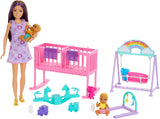 Barbie Skipper Doll and Nursery med tillbehör, inkluderar tvillingdockor, 1 spjälsäng, 1 spjälsäng, 1 rocker och mer, HXM99 Naty Shop Dolls Standardtitel