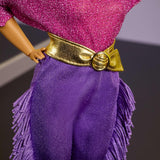Barbie Signature Debbie Allen Tribute Collection Doll i off Shoulder-topp, guldbälte och lila fransbyxor och leggings, JBJ24