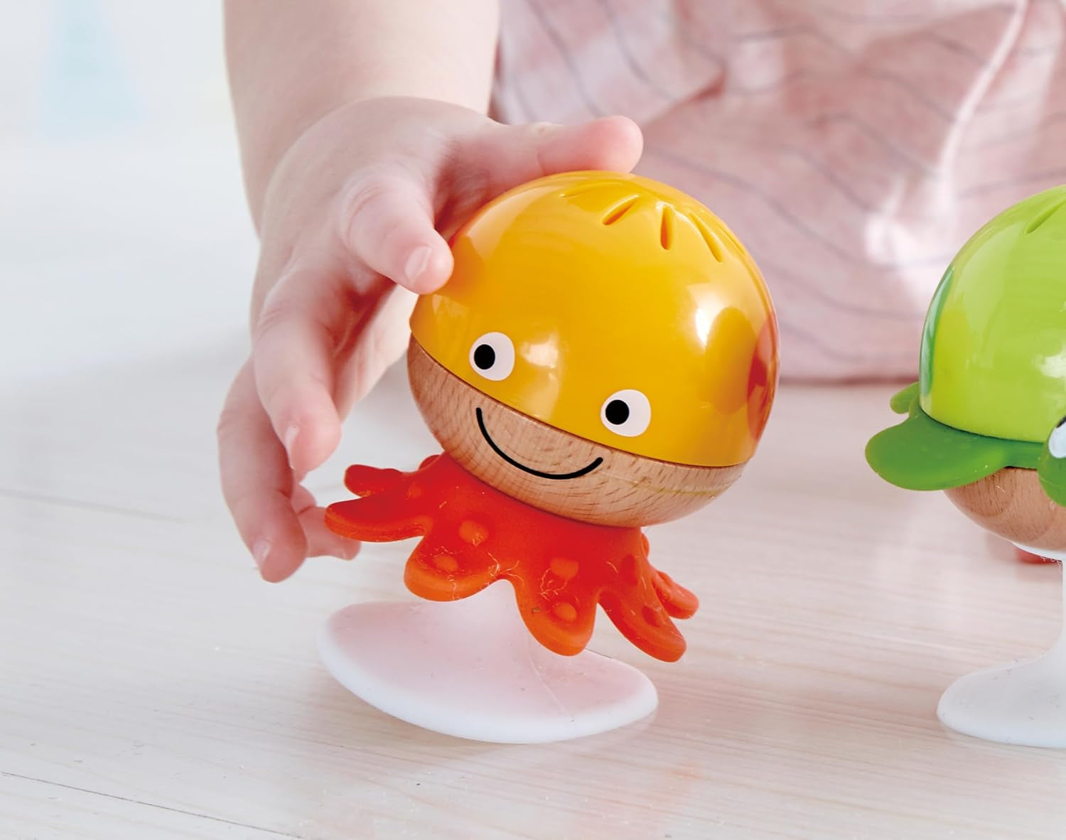 Skallerset med sugkopp Hape | Tre djur med tandringelement, sköldpadda, bläckfisk och val | Lärleksak från 0 månader Bebe Toys Naty Shop
