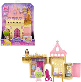 Mattel Disney Princess förvandlar leksetet vagn till slott med liten norrskensdocka, 3 nivåer, 6 lekytor, 4 figurer, möbler och tillbehör HWX17 Dolls Naty Shop Belle Playset