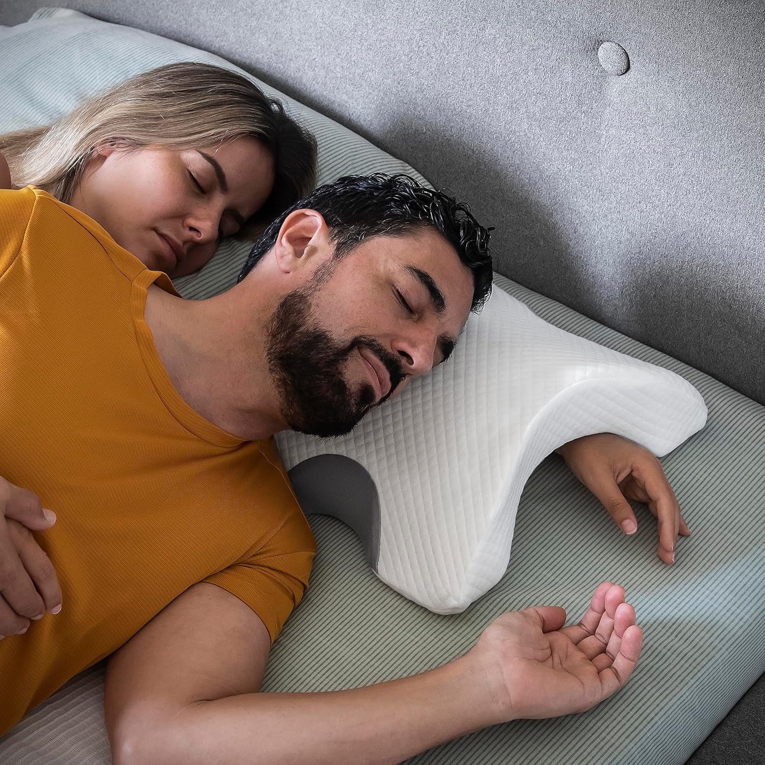 InnovaGoods - Viskoelastisk halskudde för par, Ergonomisk design för paravslappning, Memory-skum för tryckavlastning, Avtagbart överdrag, Vit, 36 x 12,5 x 30,5 cm, Memory-skum