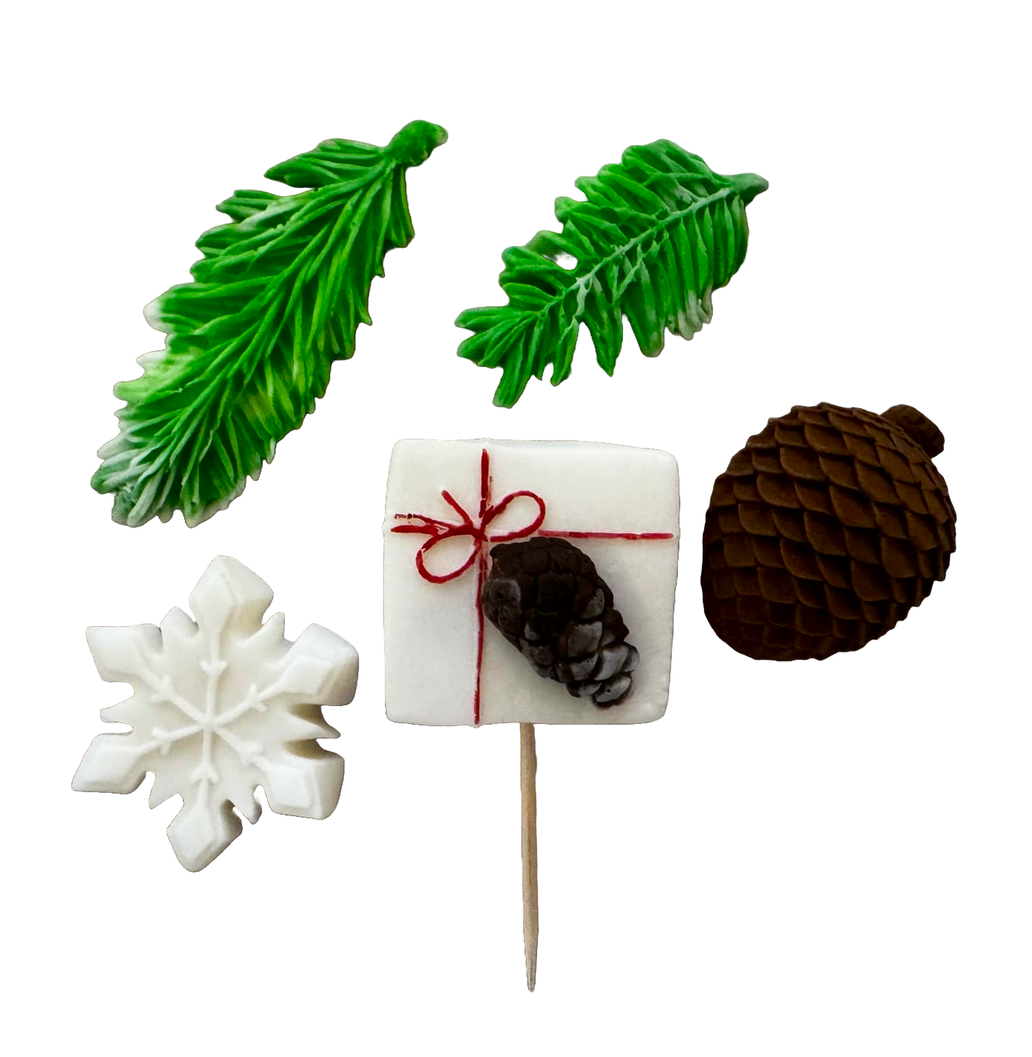 Set med 5 ätbara sockerpastadekorationer, vinter, granbarr, snöflinga, kon Sockerpastadekorationer Naty Shop