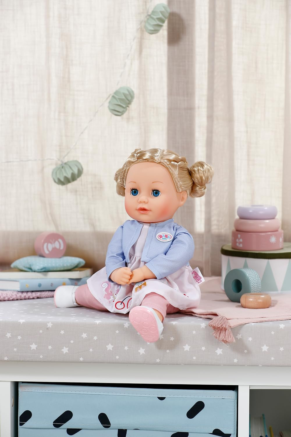 BABY born Sophia Rose - 36 cm mjuk docka - Docka med blont hår av hög kvalitet och sömniga ögon - Lämplig för barn från 1 år