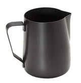 APS Milk Pitcher - Högkvalitativ mjölkkanna med non-stick beläggning, gjord av rostfritt stål - Perfekt för att skumma mjölk - Universalkaraff, svart, 600 ml