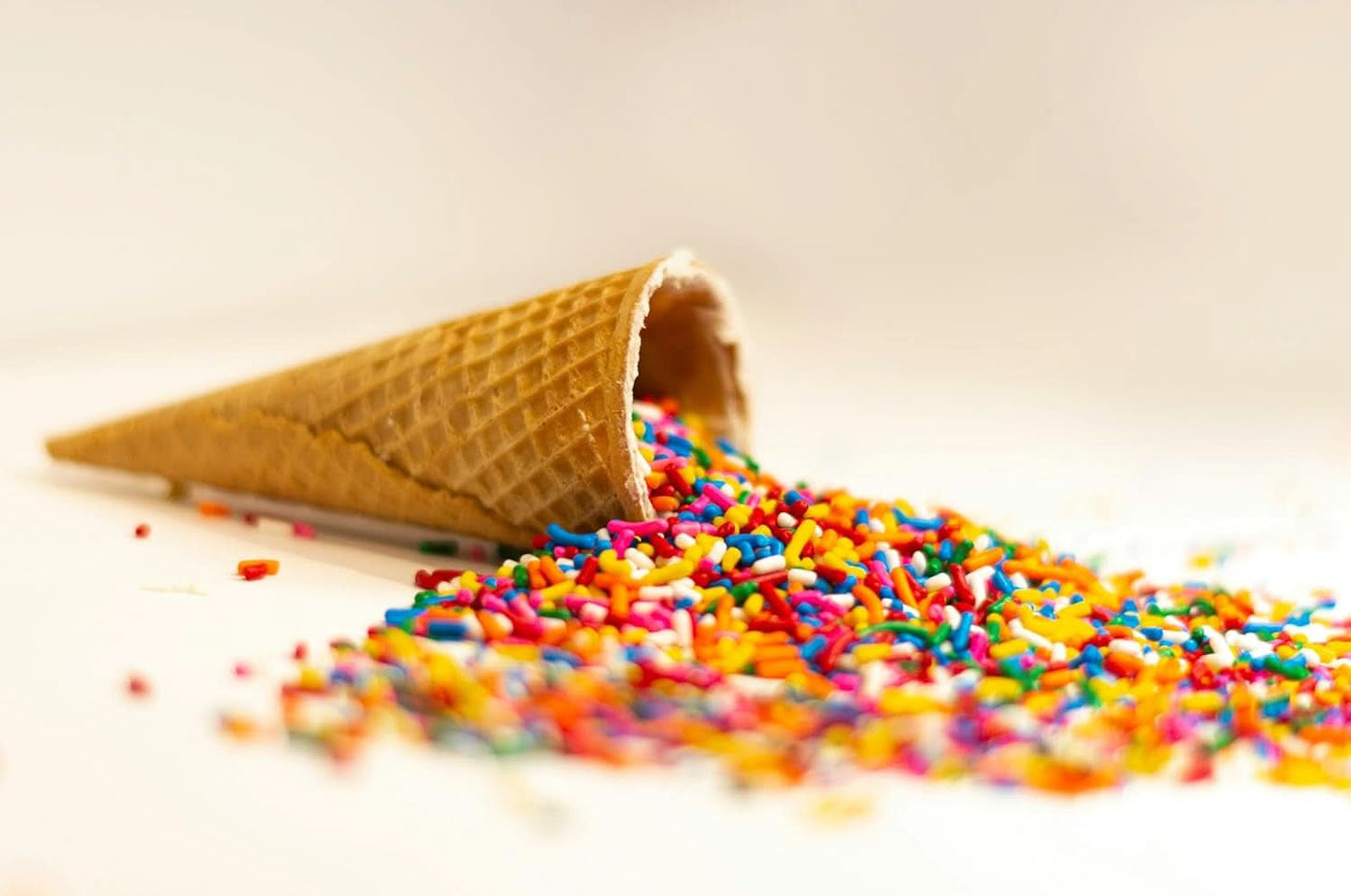 RUF, regnbågsfärgade sockerströssel, 200 gram Sprinkles Naty Shop