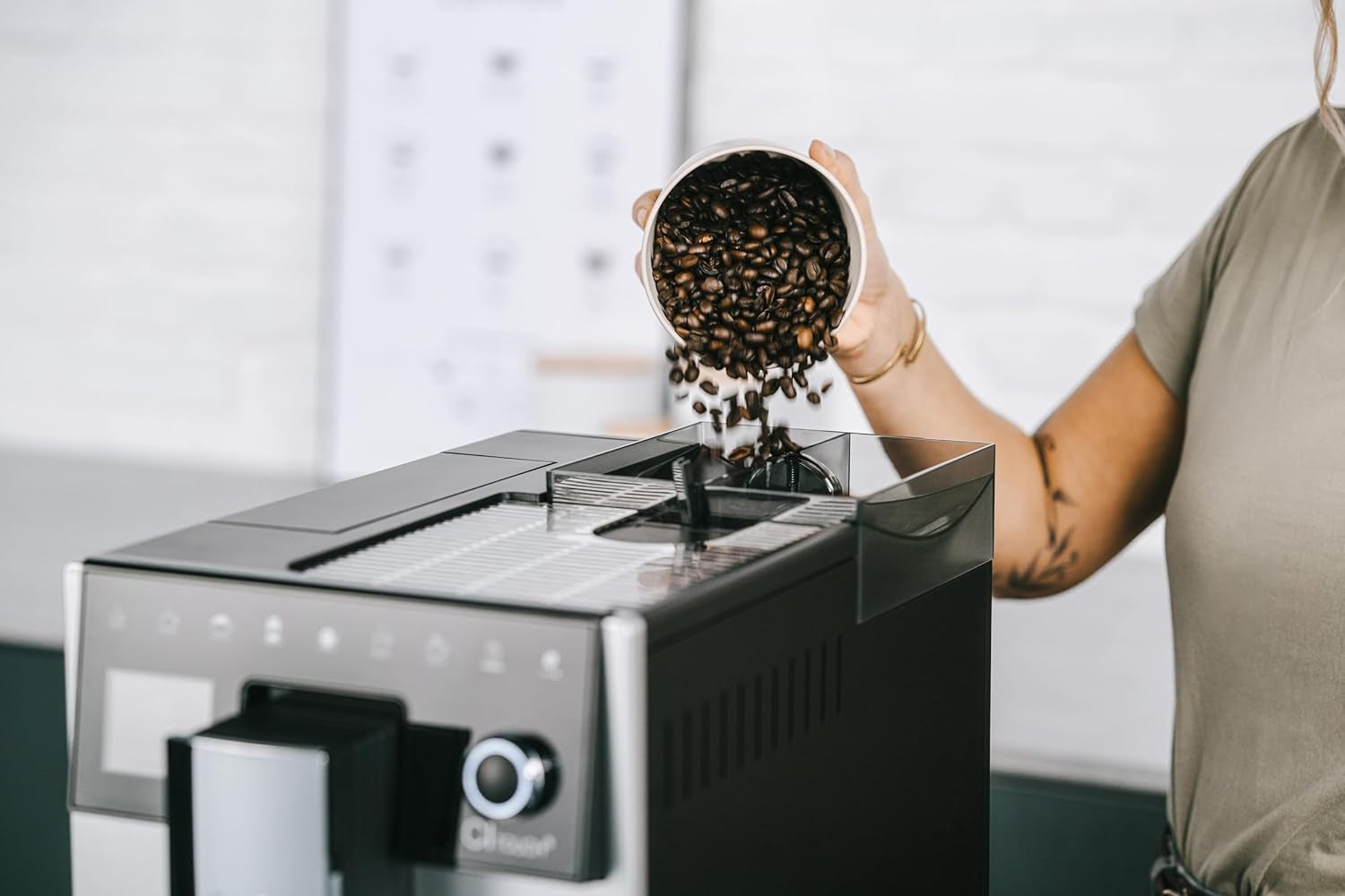 Melitta CI Touch - Helautomatisk espressomaskin med mjölksystem, espressomaskin med integrerad kaffekvarn och mjölkskummare, t.ex. för espresso eller cappuccino, silver