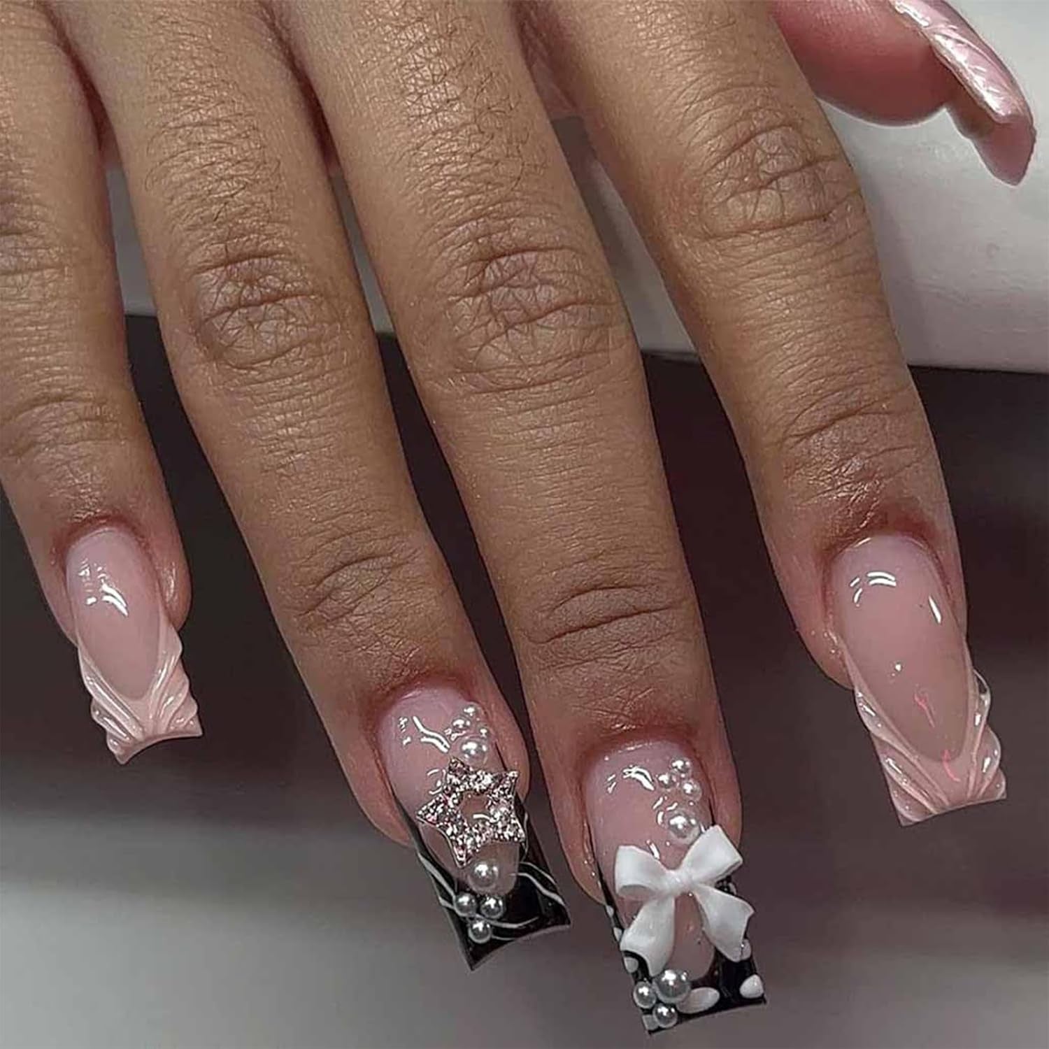 24st Medellängd Rhinestone Pink Square Pearl Glitter 3D lösnaglar för kvinnor tjejer