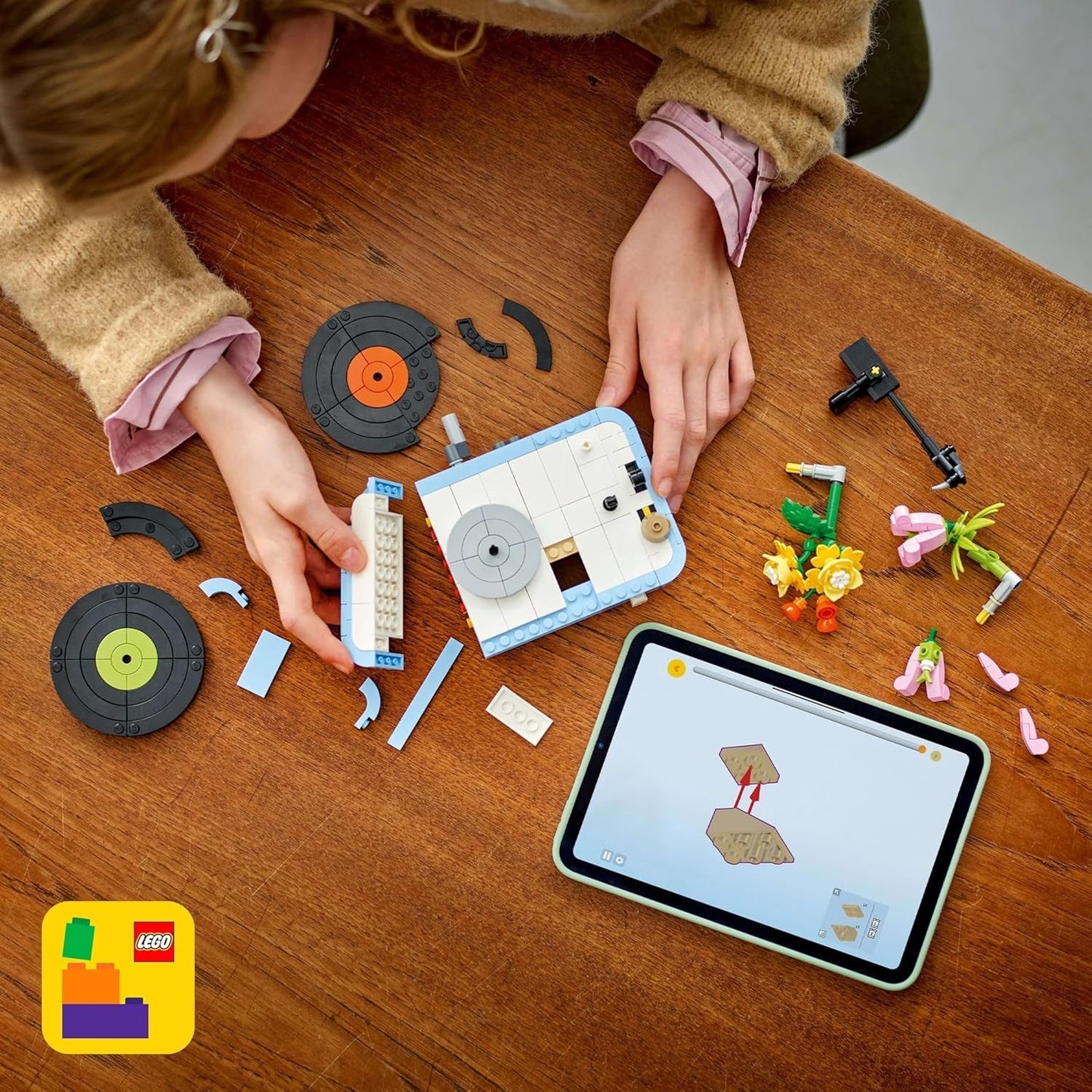 LEGO Creator 3In1 skivspelare med blommor - konverterbar leksak till radio eller mikrofon - musikleksaker för barn - kreativ presentidé för flickor och pojkar från 8 år 31172 Byggset Besuche den LEGO-Store