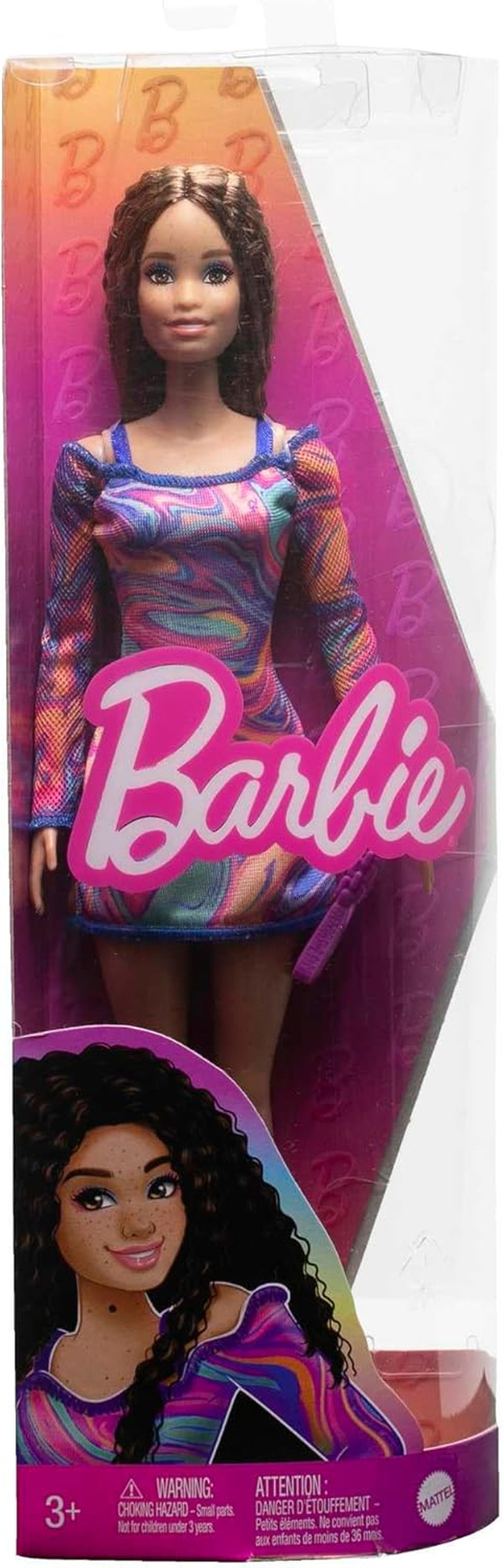 Barbie Fashionistas docka nr. 206 - Vågigt hår och fräknar - Modern regnbågsmarmorklänning, axelväska och gröna skor - för 3 år och uppåt, HJT03
