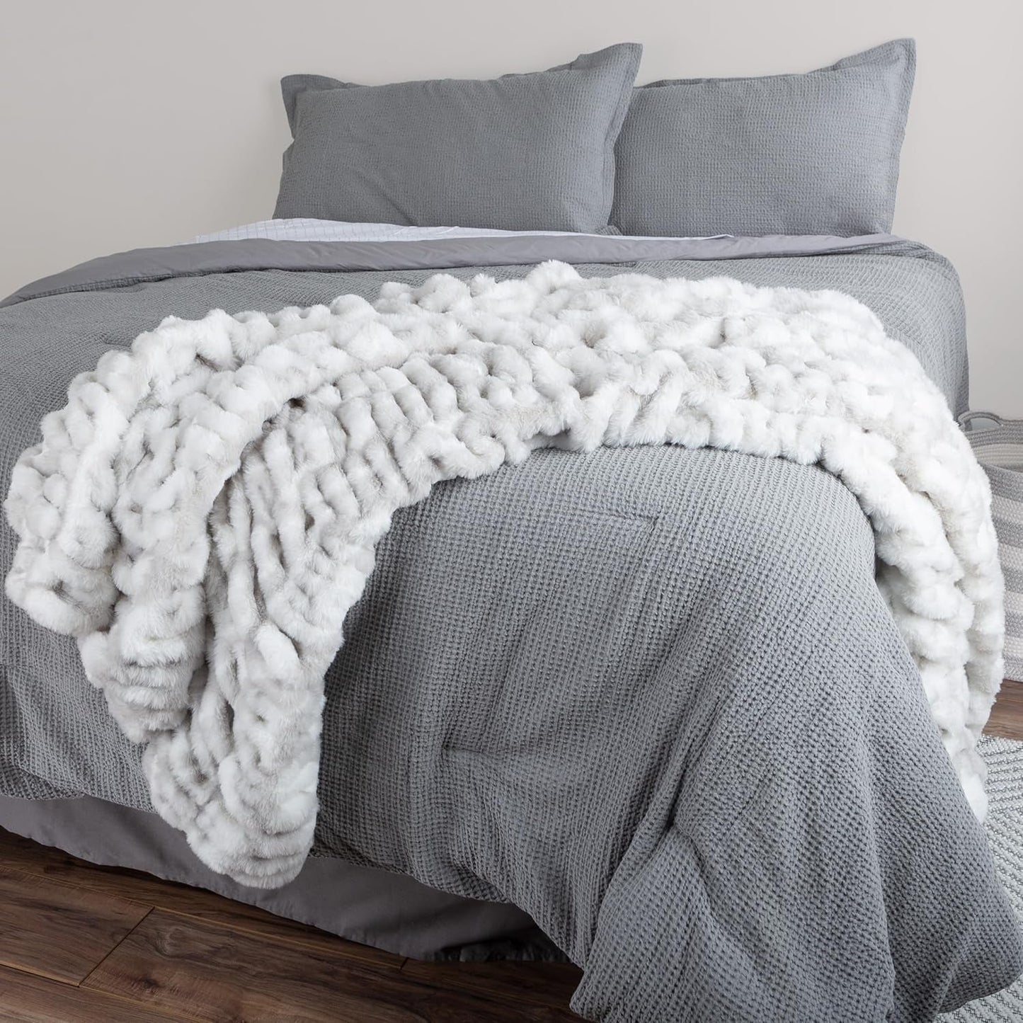 Lavish Home Oversized Gerüschte fuskpälsfilt, 152,4 X 203,2 cm, jacquard fuskpäls, queen size-säng för sängar och soffor, grå sängar och filtar Lavish Home