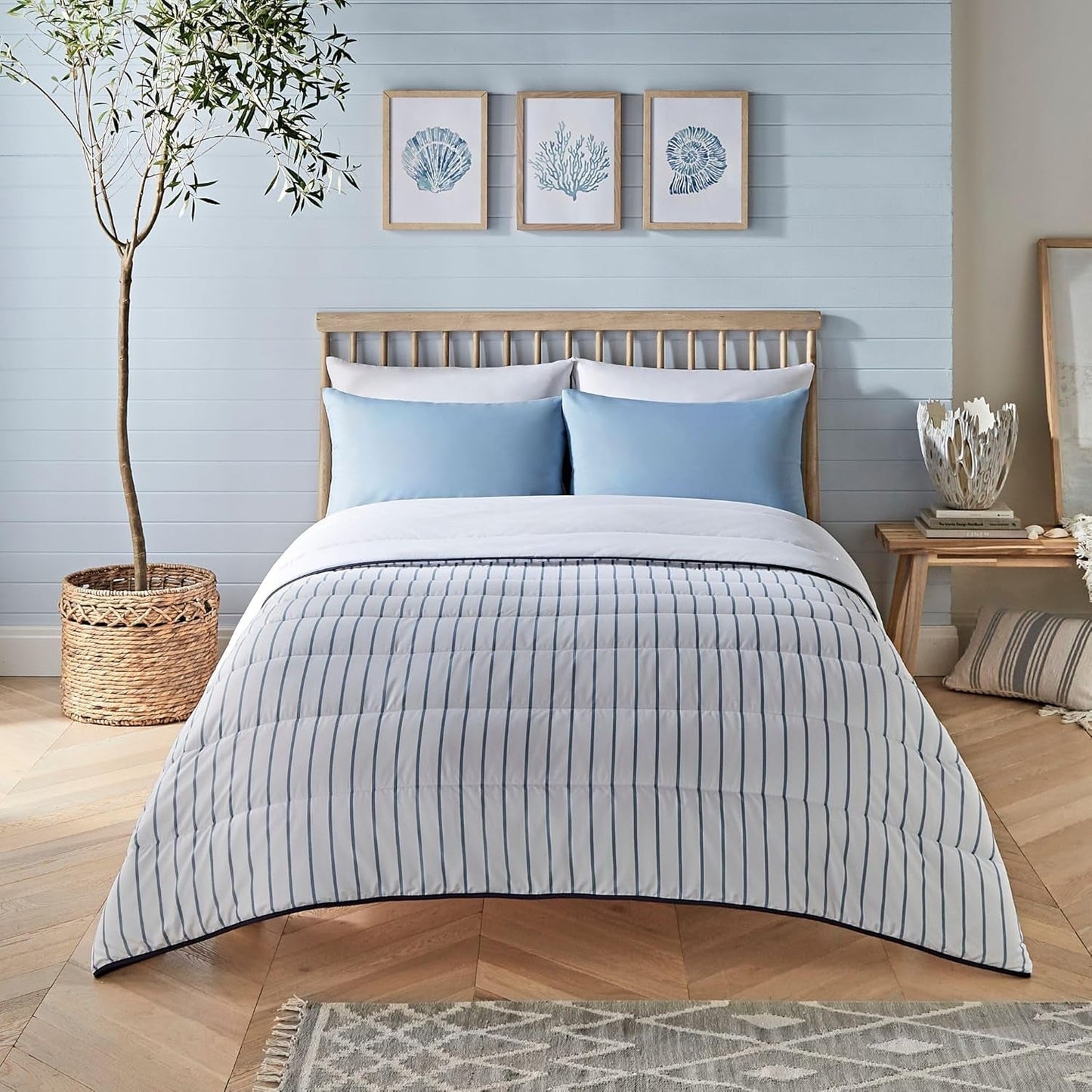 Night Lark Coverless Duvet Super King 6 Tog Spring Summer - Abstract Waves. Supermjuk, bekväm och lätt filt. Maskintvättbar och snabbtorkande, allt i ett vändbart örngottset Naty Shop Quilts & Quilts Stickade Stripes King Size