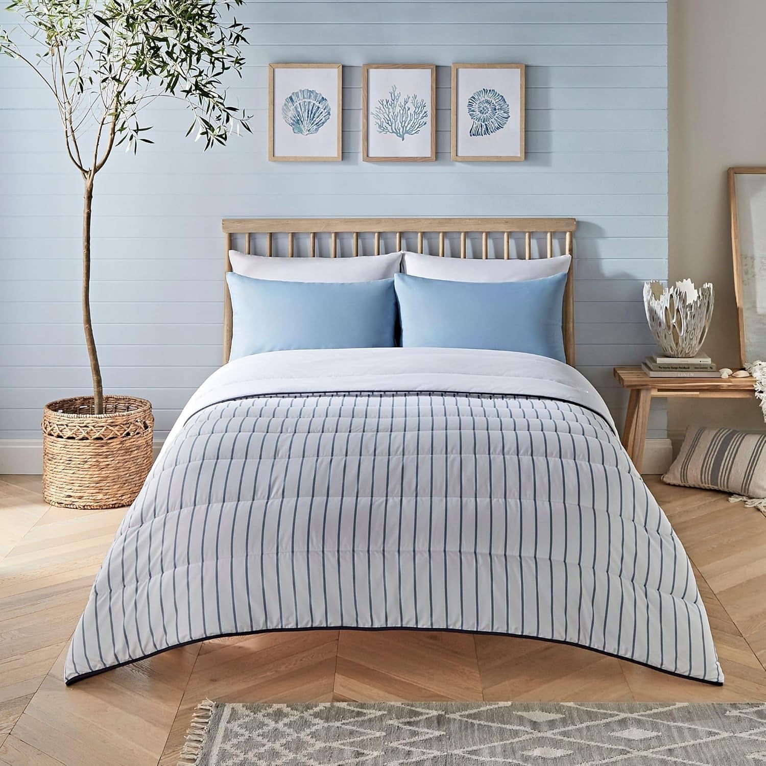 Night Lark Coverless Duvet Super King 6 Tog Spring Summer - Abstract Waves. Supermjuk, bekväm och lätt filt. Maskintvättbar och snabbtorkande, allt i ett vändbart örngottset Naty Shop Quilts & Quilts Stickade Stripes King Size