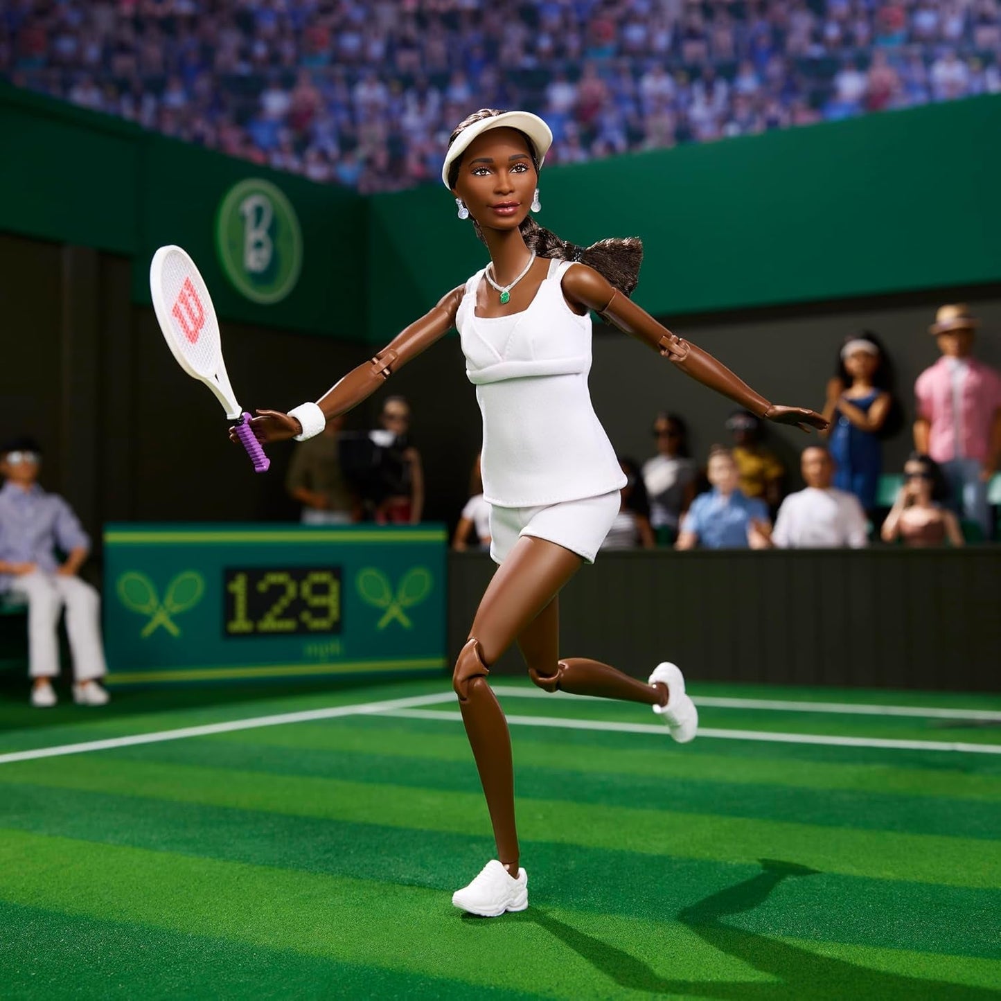 Barbie Inspiring Women Series Venus Williams modedocka med signerad uniform och tennisracket inklusive presentationslåda HRM49