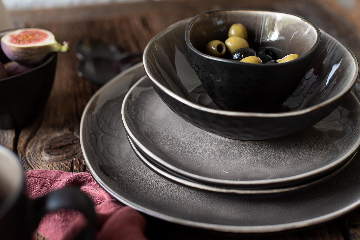 MÄSER 934073 Niara Organic Series Modern 4-personers servisset med spännande vintagelook, 16-delad kombinationsservice med en speciell svart och brun glasyrkombination, stengods