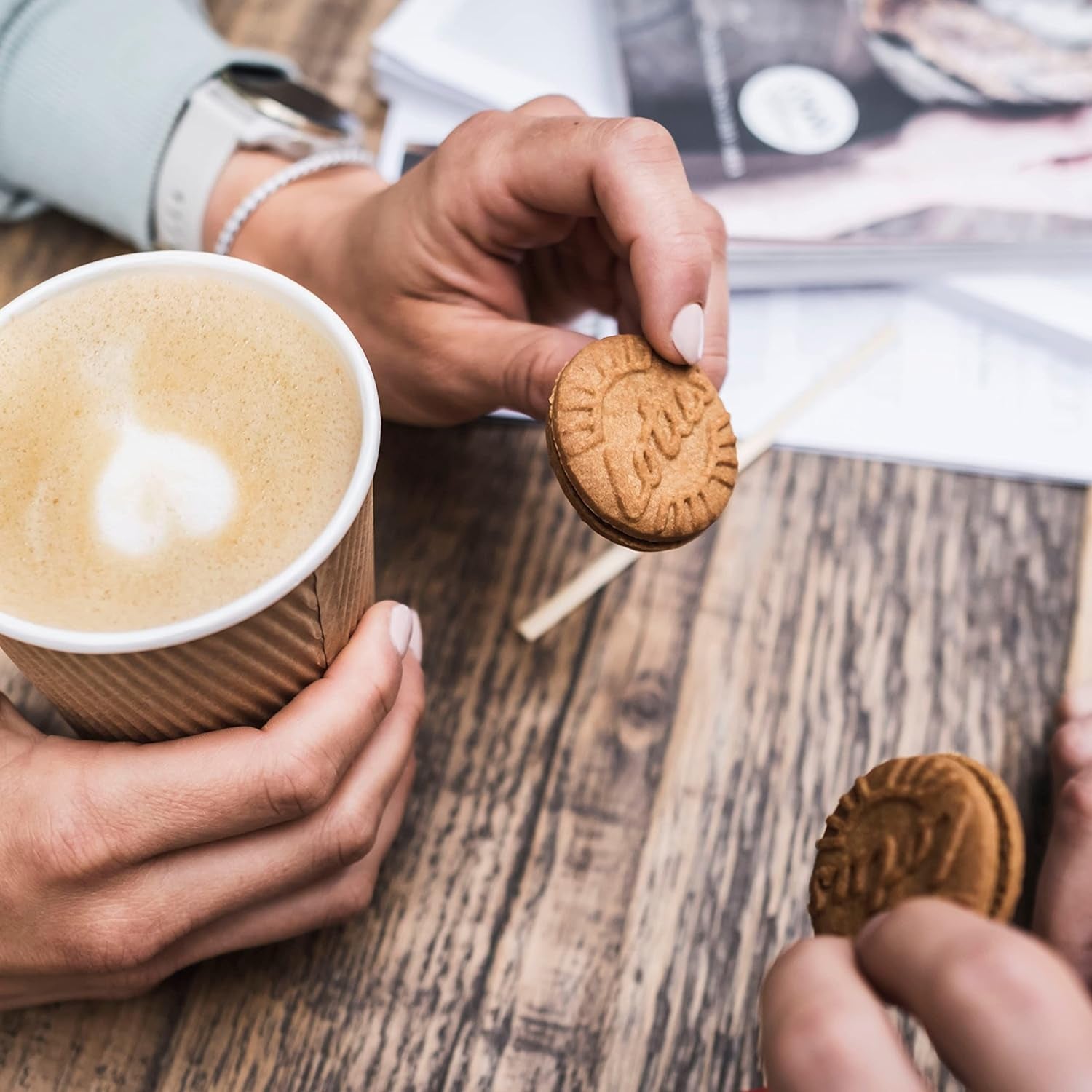 Lotus Biscoff | Dubbel kex Variety Pack | 3 sorter: Biscoff Cream, Vanilj och Choklad Smak | 5 dubbla kex per förpackning | Ingredienser av naturligt ursprung | Inga färgämnen | 16 x 50g | 800 g