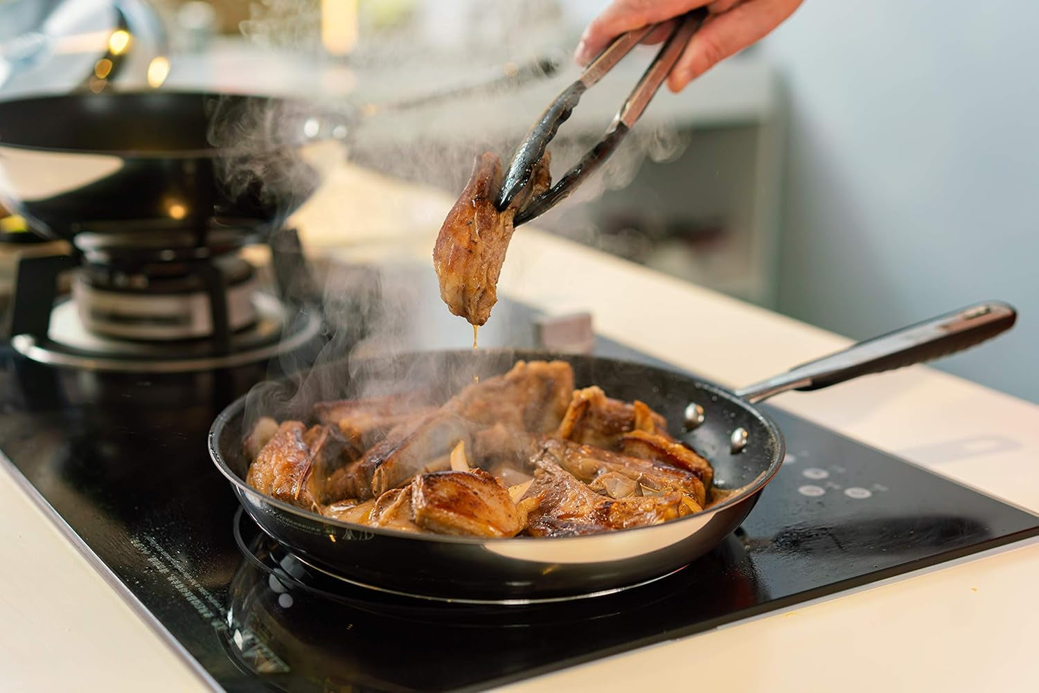 Pannan i rostfritt stål med non-stick beläggning - lämplig för induktion, med bekvämt handtag - 28 Cm grytor och stekpannor Naty Shop