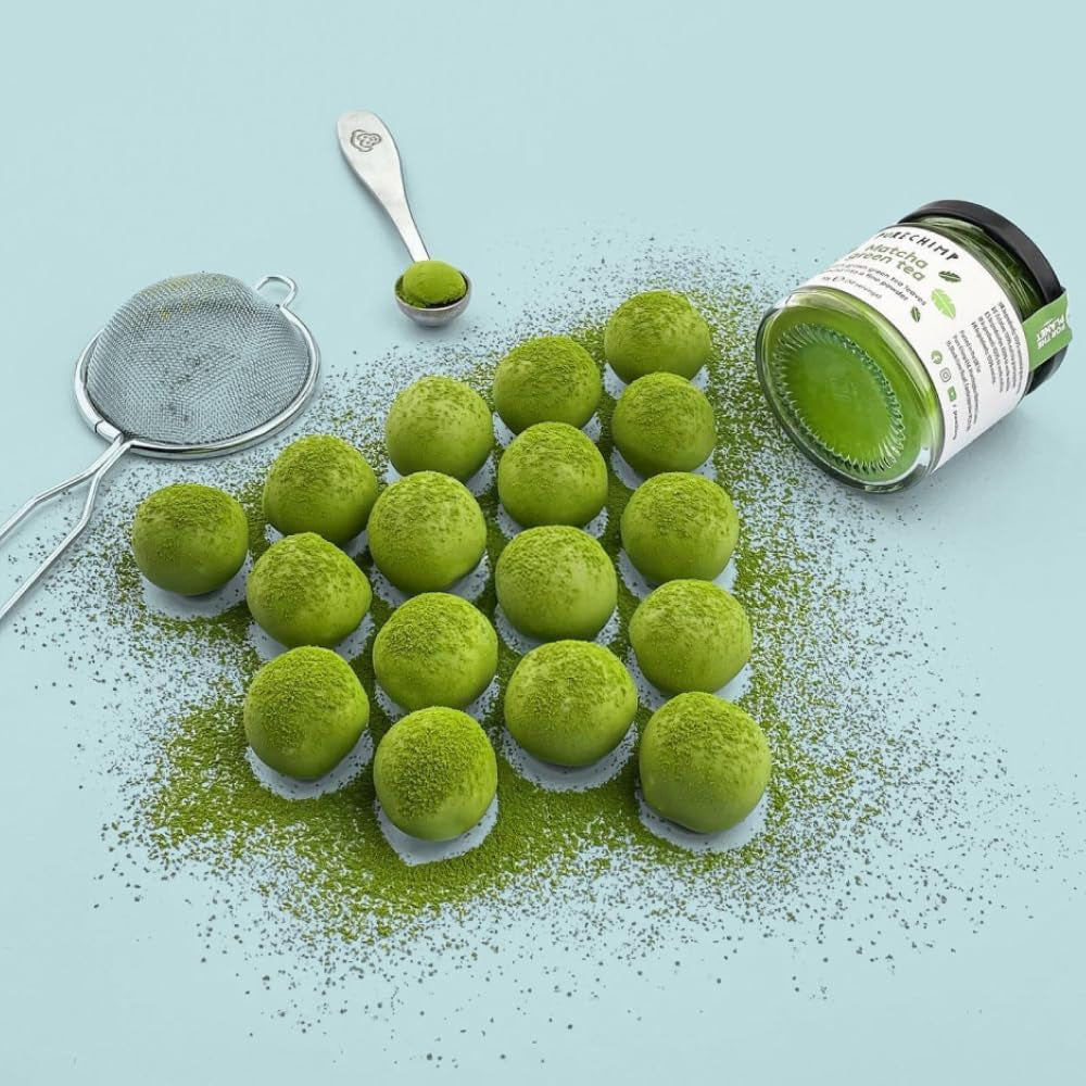 Purechimp Matcha-pulver av ceremoniell kvalitet 50 g. 100 % ren nyansodlat tepulver för lattes, infusioner och recept. Återvinningsbar burk. Rik på antioxidanter.