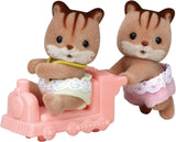 Sylvanian Families L5421 Squirrel Twins Dollhouse Figurer Naty Shop Dolls Standardtitel