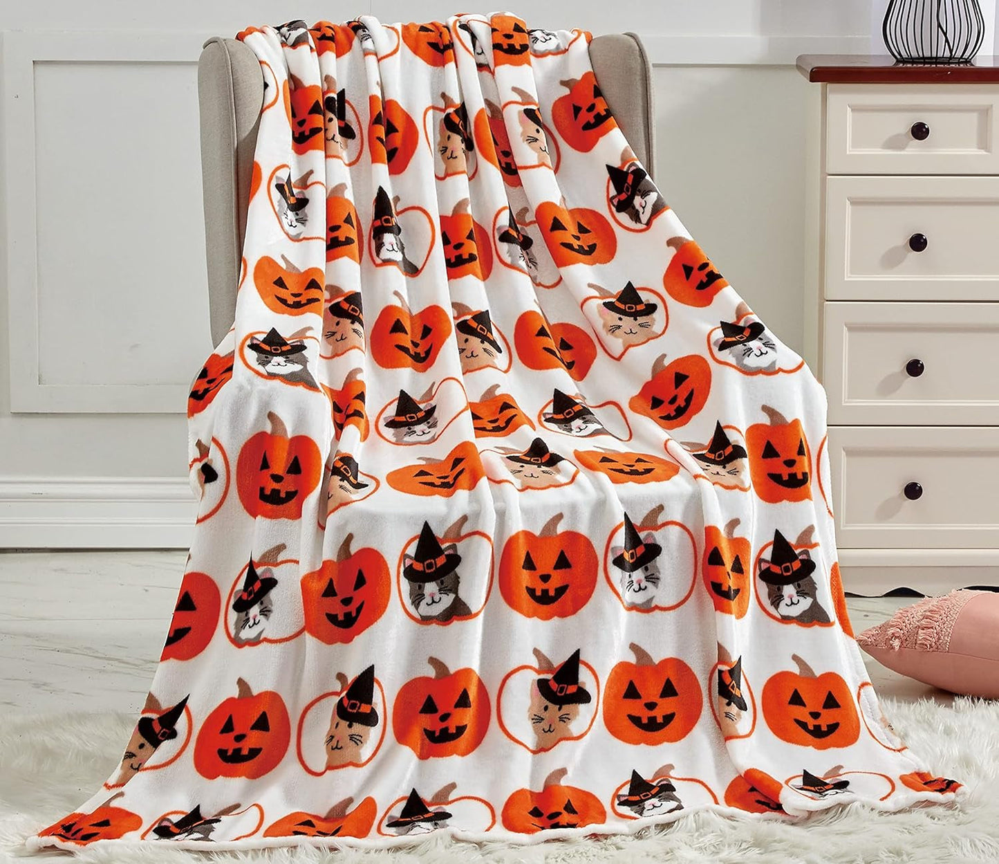 Elegant Comfort Lätt halloween-temafilt, mjuk, mysig och plysch, perfekt för att koppla av den här spöklika säsongen, 127 X 152,4 cm, Skull and Bones sängar och överdrag Elegant Comfort Pumpkin Cats 50 X 60