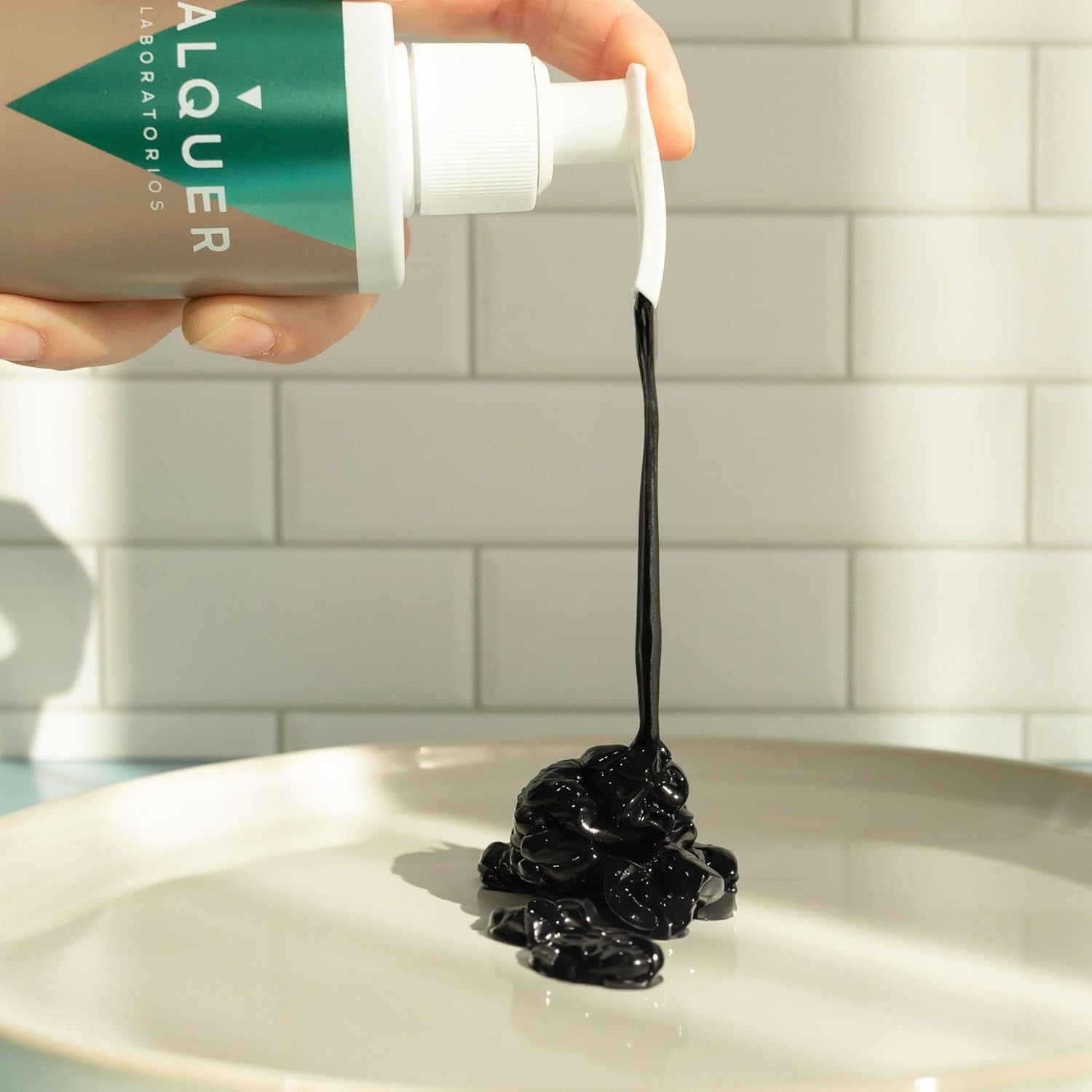 Valquer Power Color Mask vegansk och silikonfri formulering Ger hårfärg 290 ml svart Hårmask Naty Shop