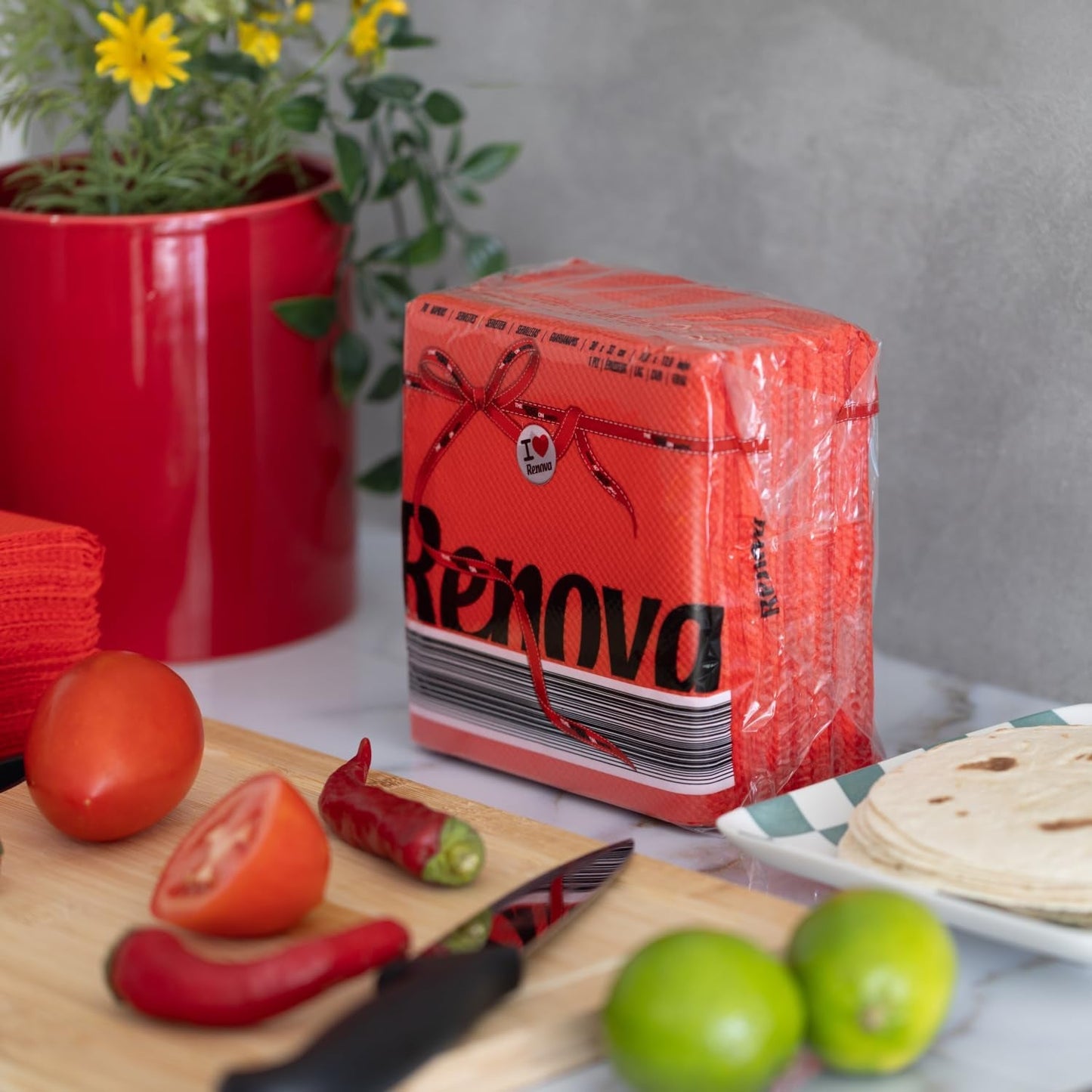 Renova pappersservetter, röd röd etikett - 70 servetter