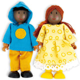 Hape Doll Family - 6 delar mörkt läder dockhustillbehör set med trä- och tygfigurer, låtsaslek, pedagogisk leksak, interaktiv inlärningsleksak för barn från 3 år och uppåt