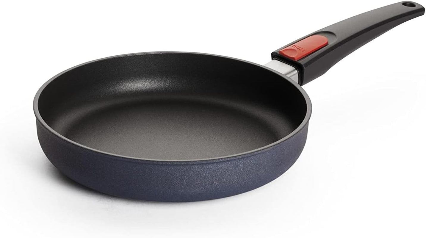 Woll Diamond Lite platt panna - Induktion -, Ø 20 Cm, 5 Cm höjd, Med avtagbart handtag - Lämplig för alla typer av hällar, Gjuten aluminium, Non-stick beläggning Naty Shop Grytor och kastruller Ø 22 Cm