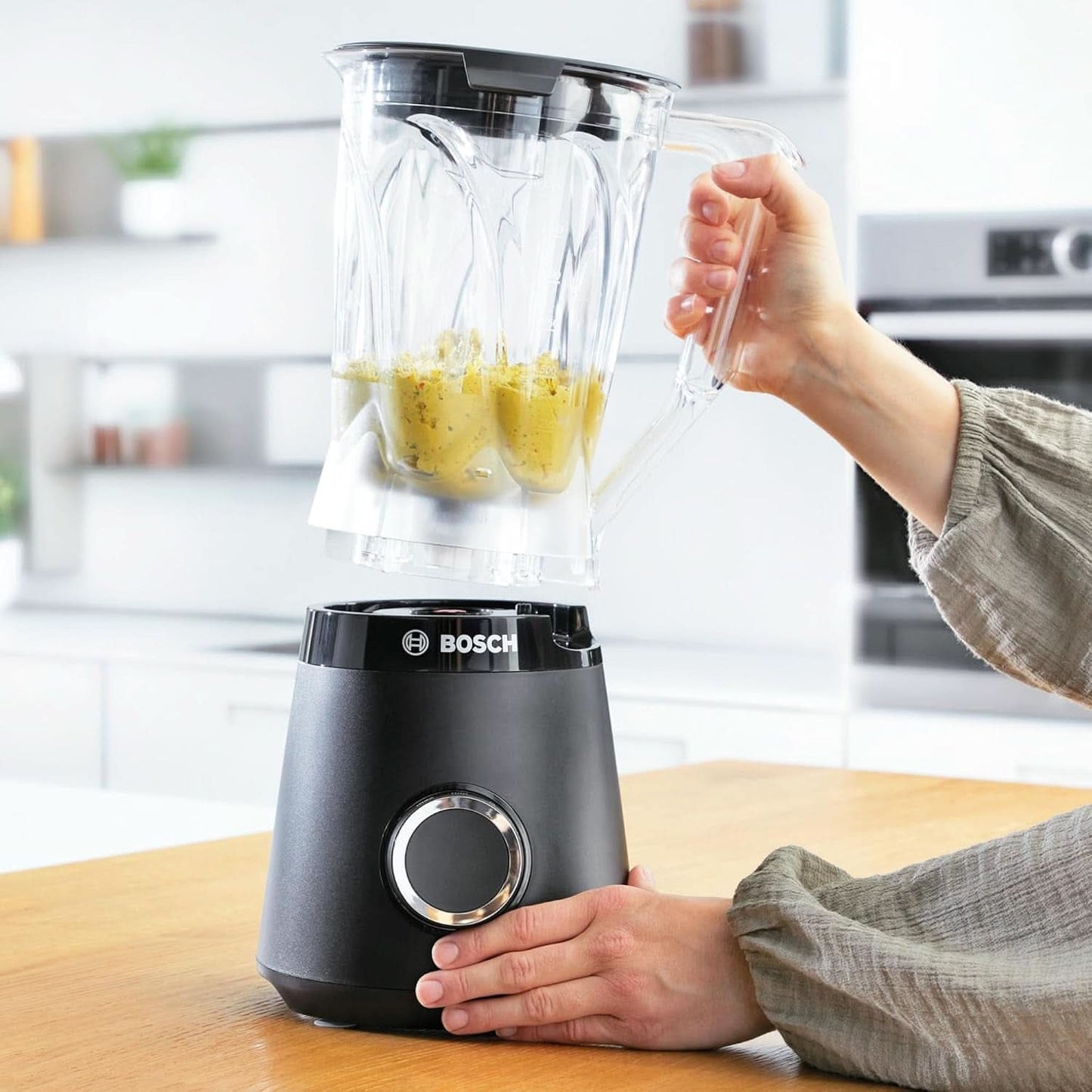 Bosch Standmixer Vitapower Serie 4 MMB6141B, Hochwertige Edelstahl-Klingen, 1,5L Tritan-Mixbehälter, Spülmaschinengeeignete Teile, 30 000 U/Min, 1200 W, Schwarz Kitchen Naty Shop