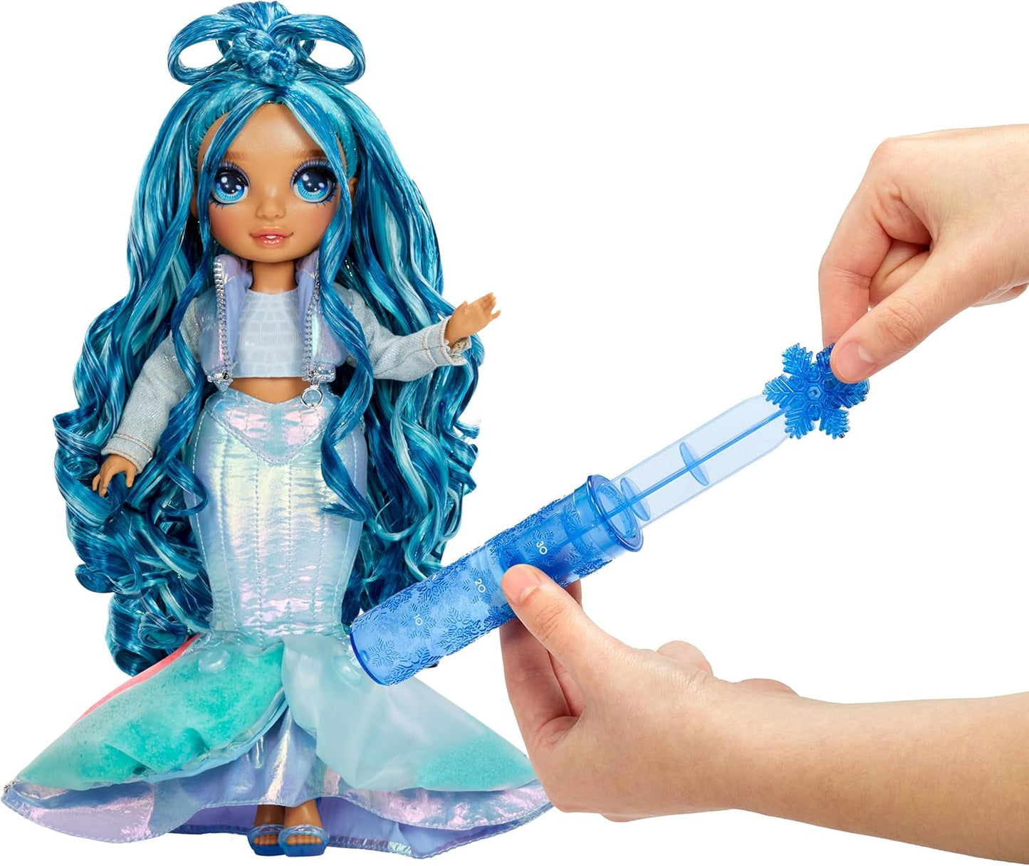 Rainbow High Winter Wonderland - Skyler (blå) - 28 cm Hidden Magic Water Accumulating Snow Fashion Docka med Snowman Set, lämplig för 4-12 år gamla barn och samlare Naty Shop Dolls
